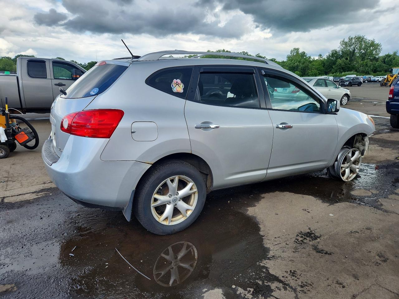 2010 Nissan Rogue S Silver vin: JN8AS5MV0AW604152