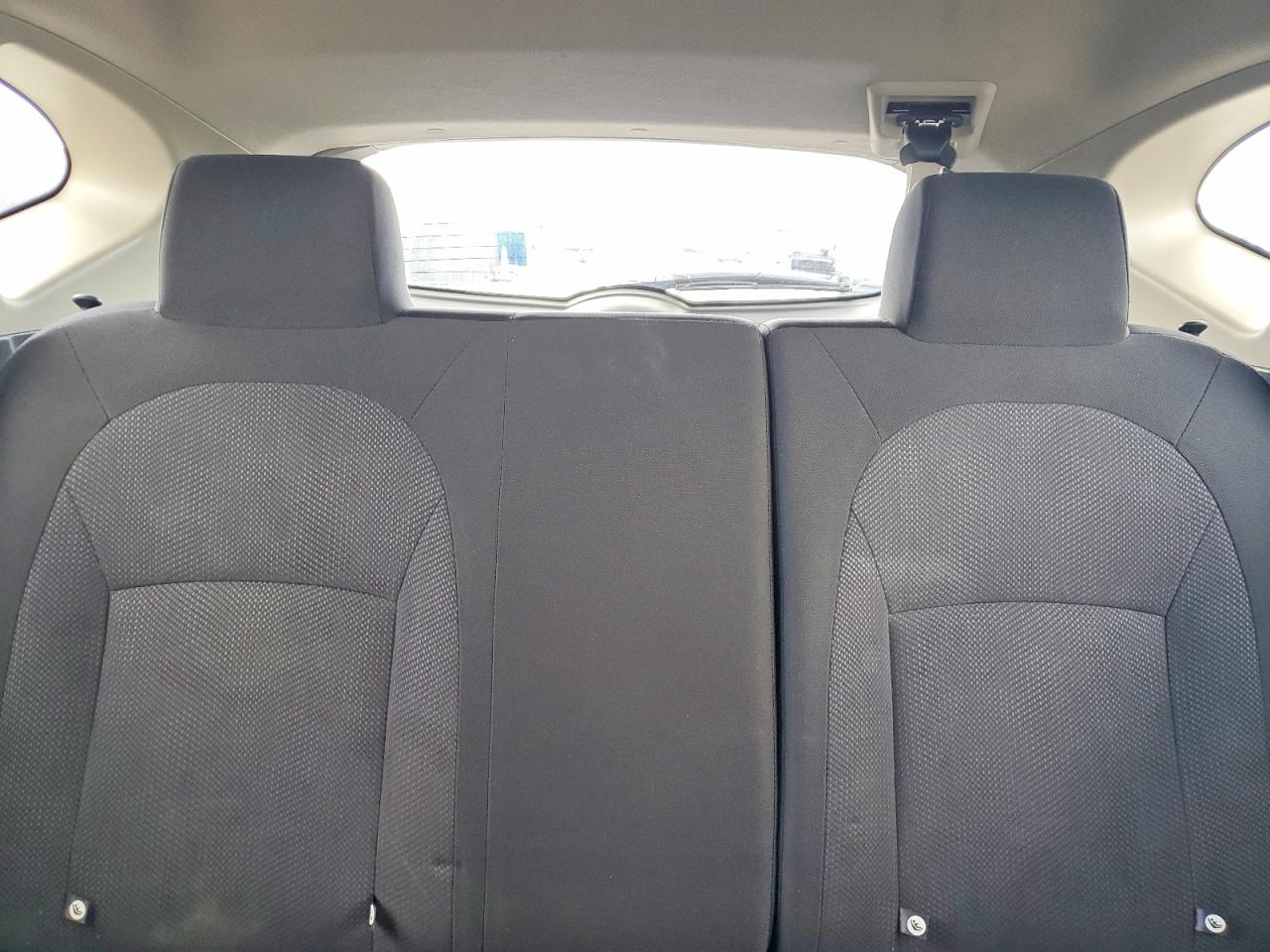 2011 Nissan Rogue S Silver vin: JN8AS5MV0BW306752