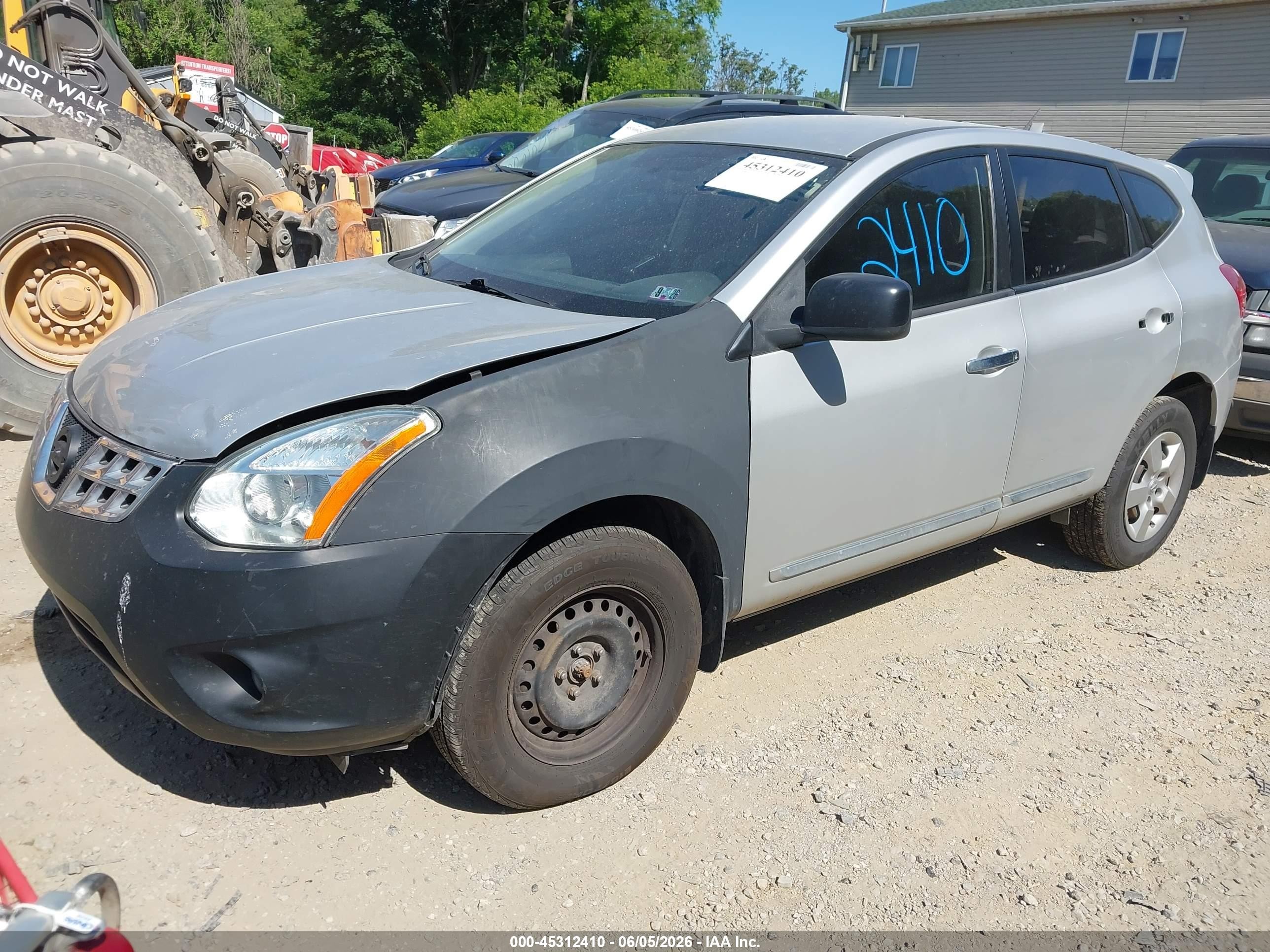 2011 Nissan Rogue S Silver vin: JN8AS5MV0BW667995