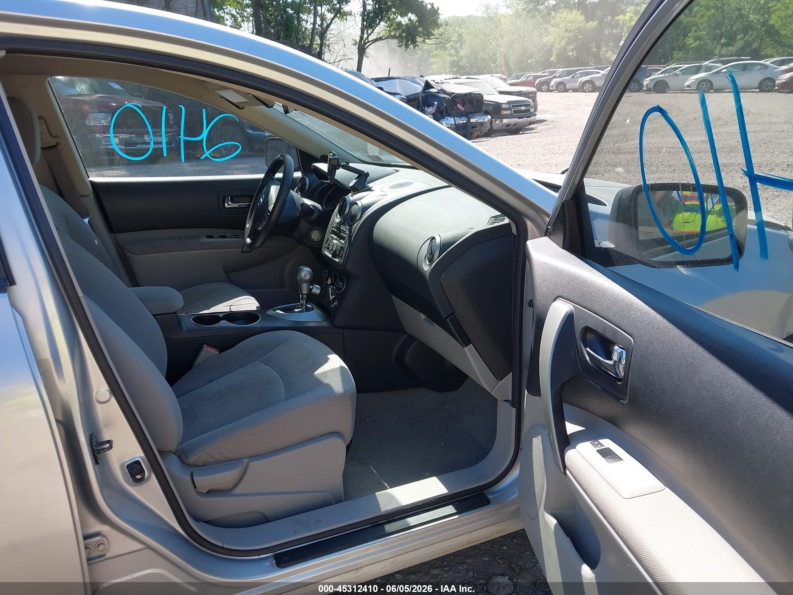 2011 Nissan Rogue S Silver vin: JN8AS5MV0BW667995