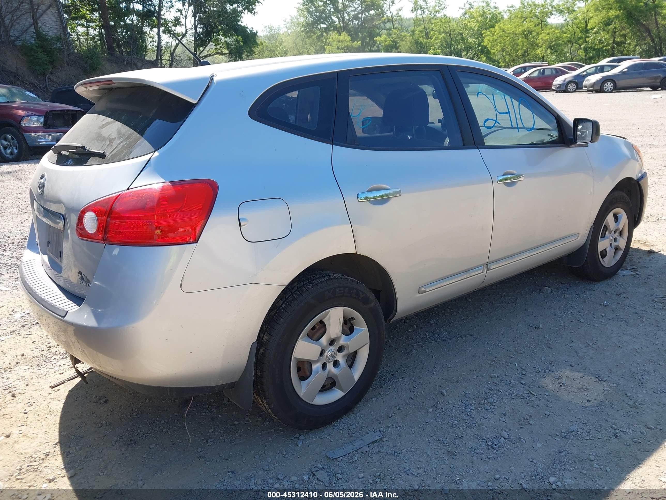 2011 Nissan Rogue S Silver vin: JN8AS5MV0BW667995