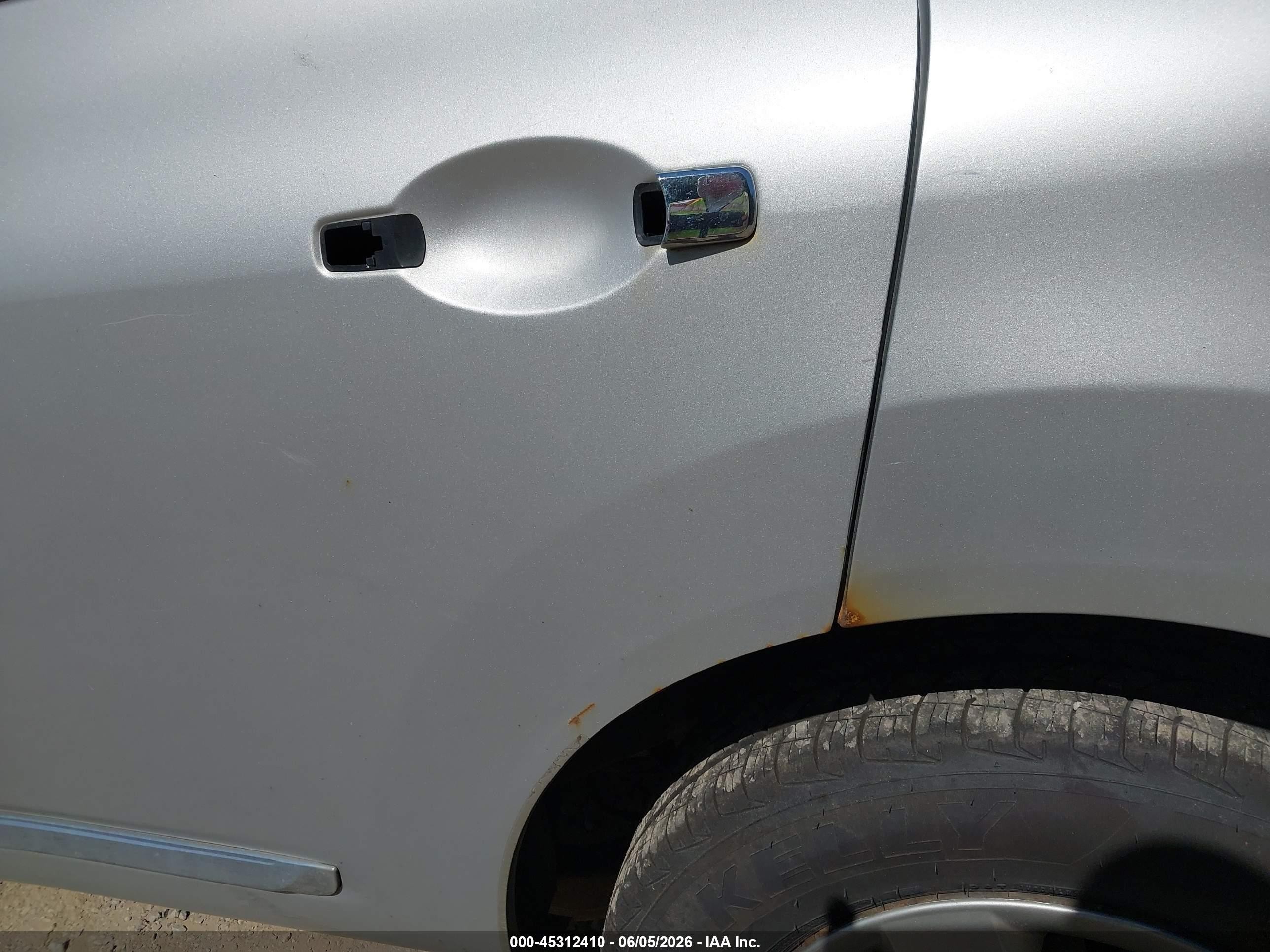 2011 Nissan Rogue S Silver vin: JN8AS5MV0BW667995