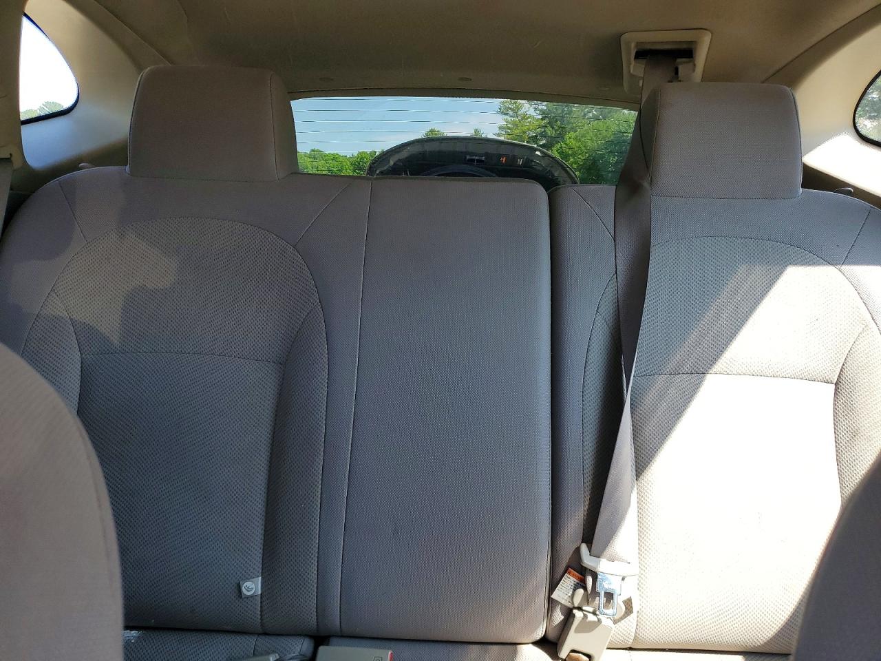 2012 Nissan Rogue S Silver vin: JN8AS5MV0CW406528
