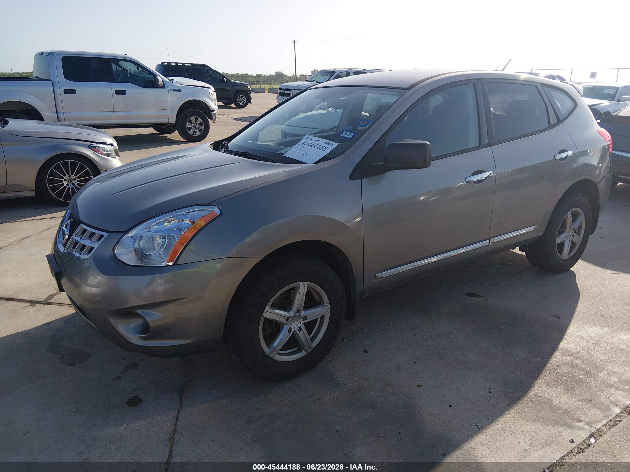 2013 Nissan Rogue S Silver vin: JN8AS5MV0DW116226