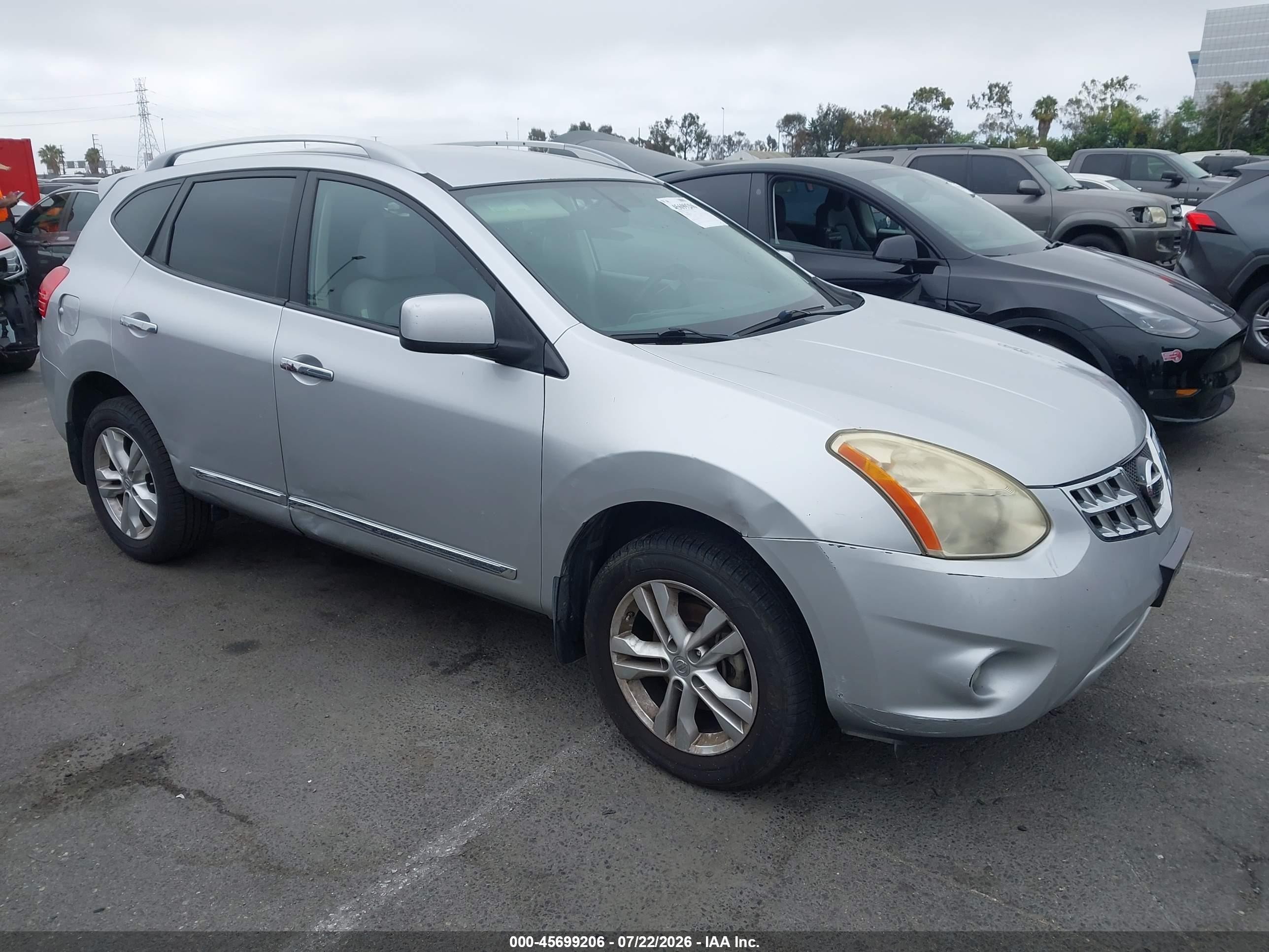 2013 Nissan Rogue Sv Серебряный vin: JN8AS5MV0DW604866