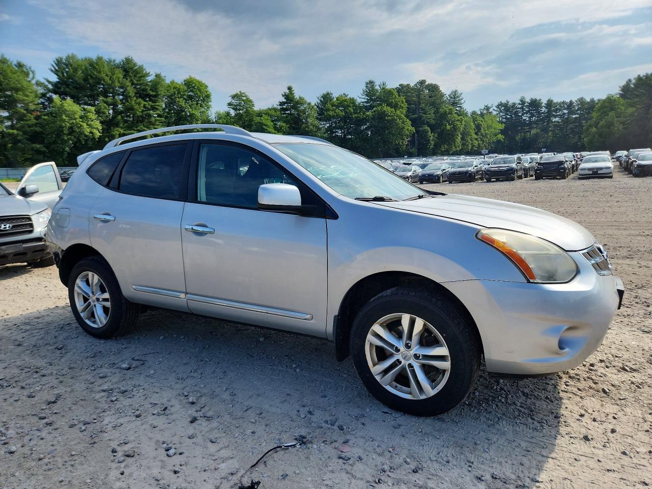 2013 Nissan Rogue S Silver vin: JN8AS5MV0DW651640