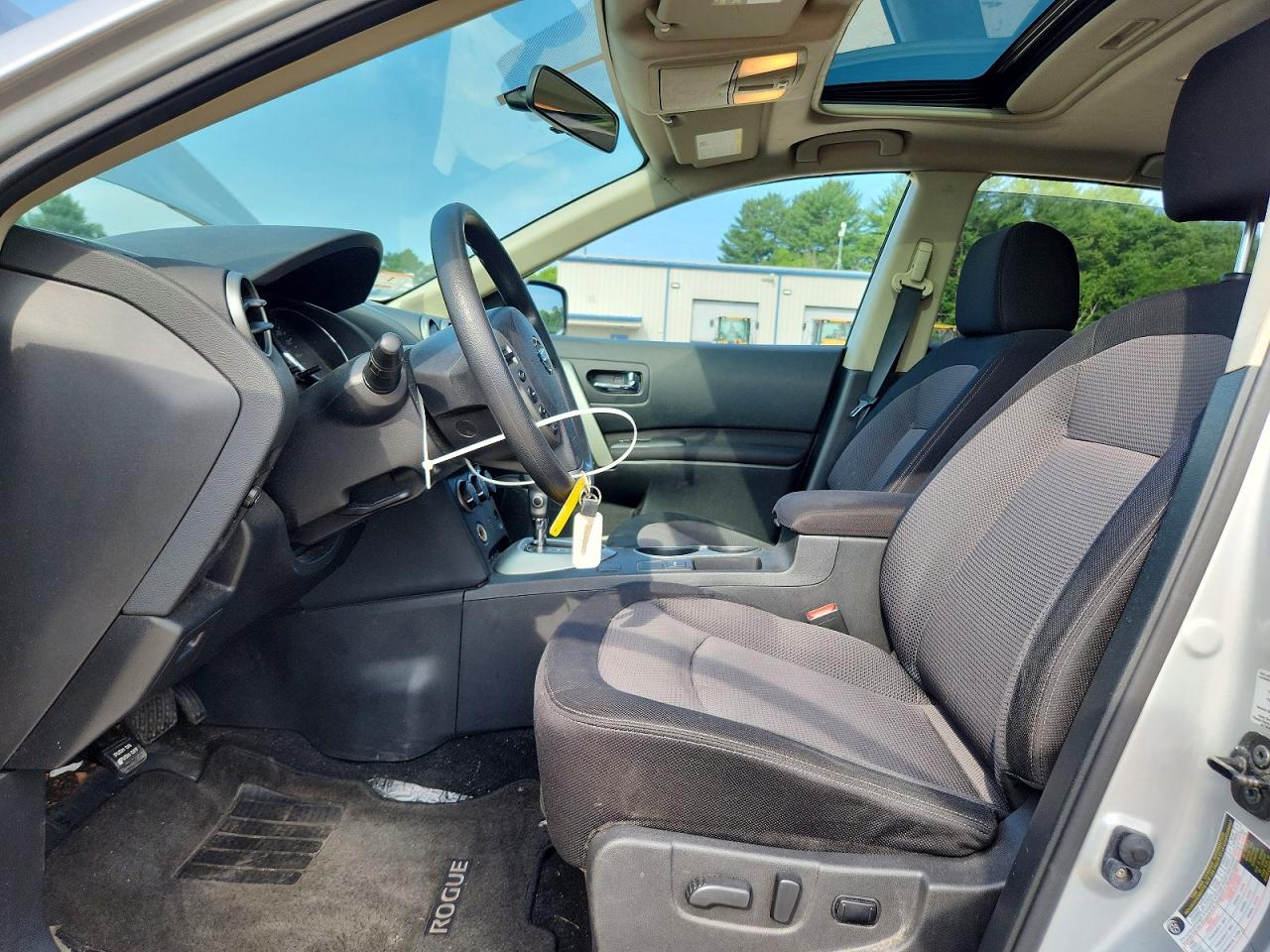 2013 Nissan Rogue S Silver vin: JN8AS5MV0DW651640