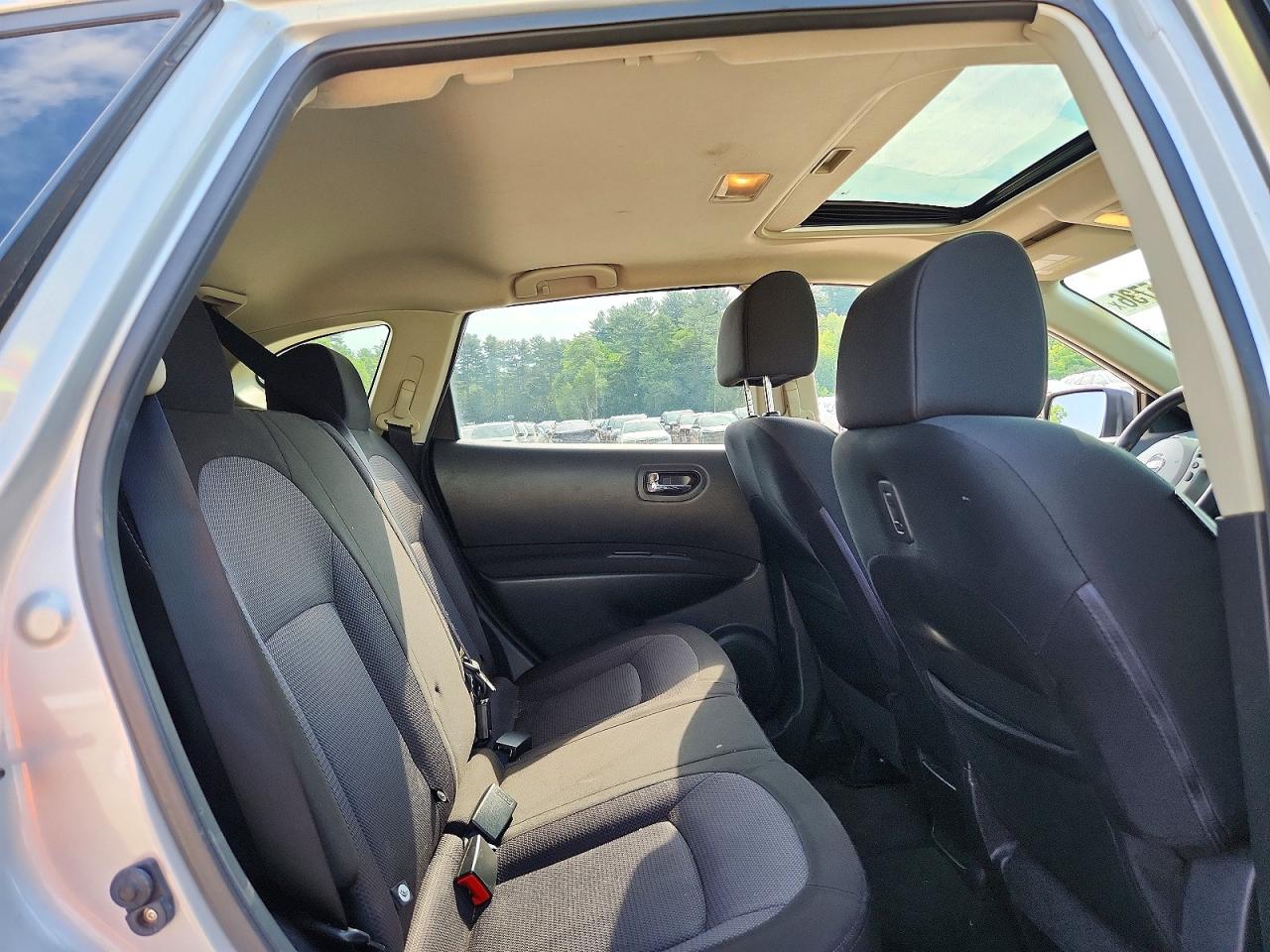 2013 Nissan Rogue S Silver vin: JN8AS5MV0DW651640