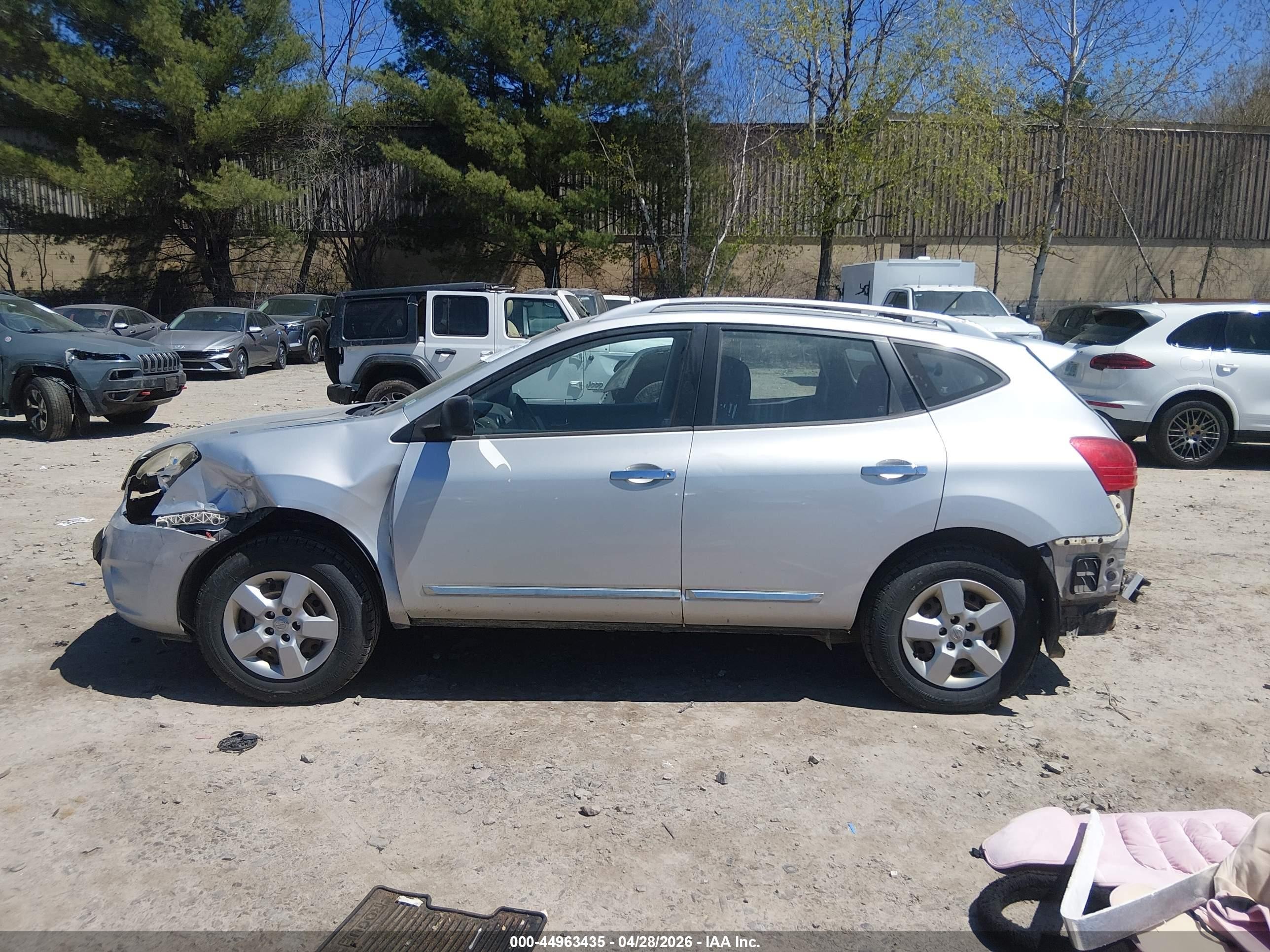 2014 Nissan Rogue Select S Silver vin: JN8AS5MV0EW713202
