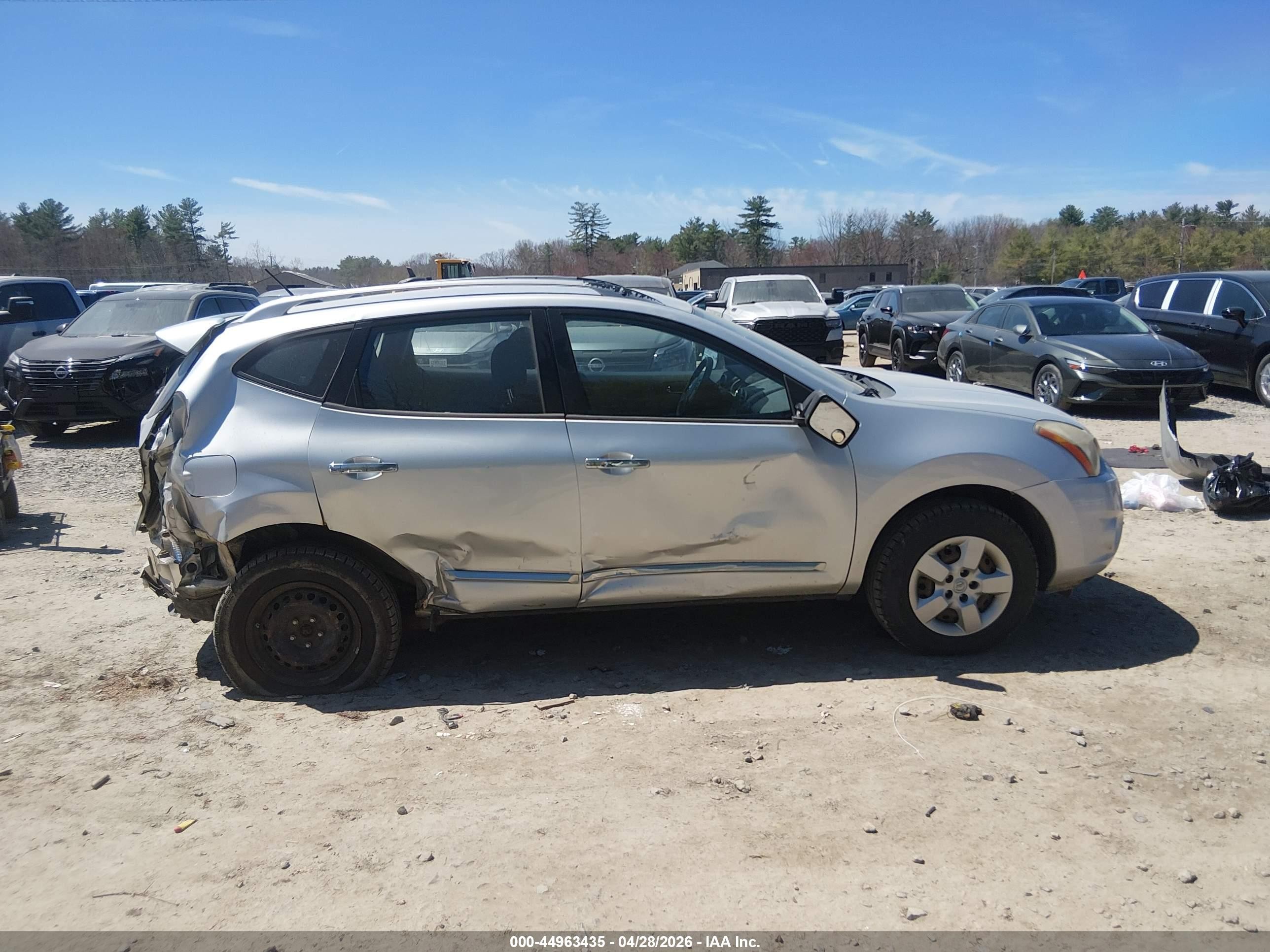 2014 Nissan Rogue Select S Silver vin: JN8AS5MV0EW713202