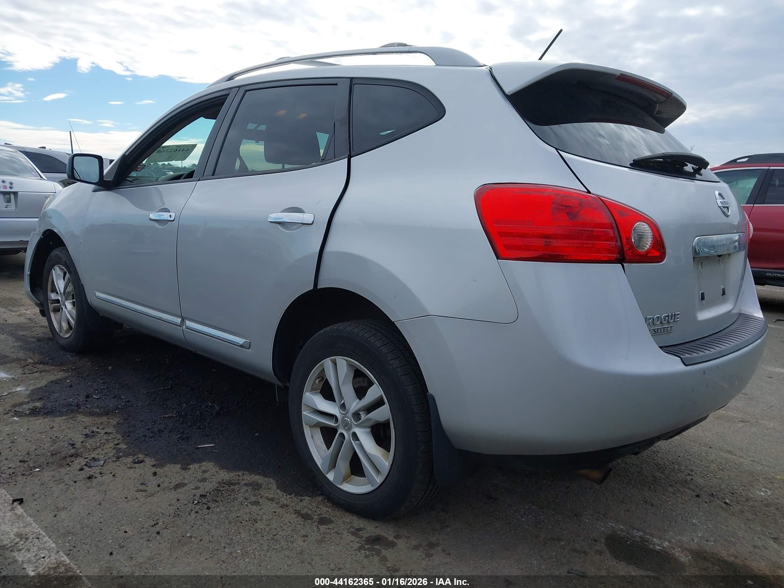 2015 Nissan Rogue Select S Silver vin: JN8AS5MV0FW259079