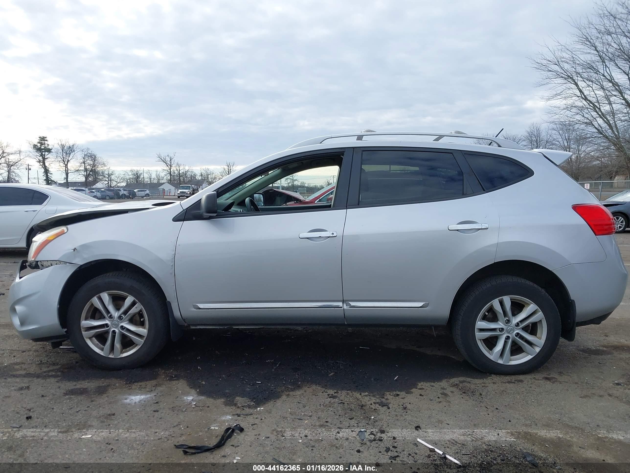 2015 Nissan Rogue Select S Silver vin: JN8AS5MV0FW259079