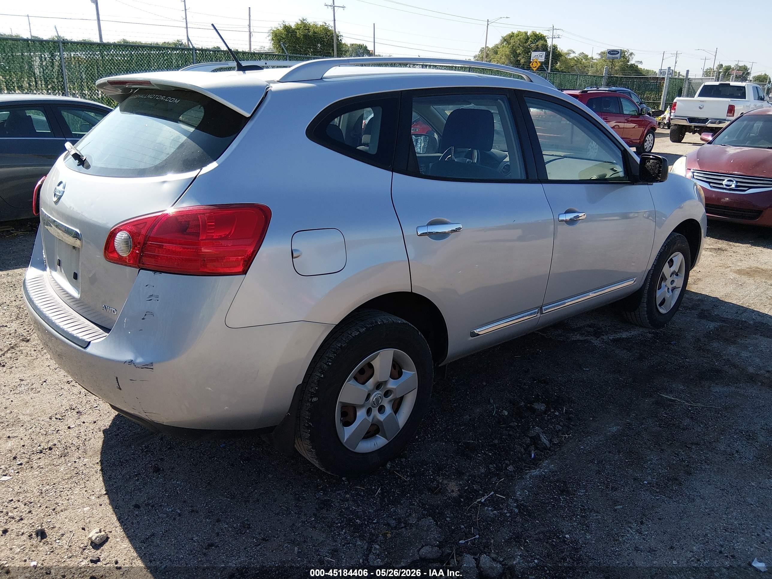 2015 Nissan Rogue Select S Silver vin: JN8AS5MV0FW261592