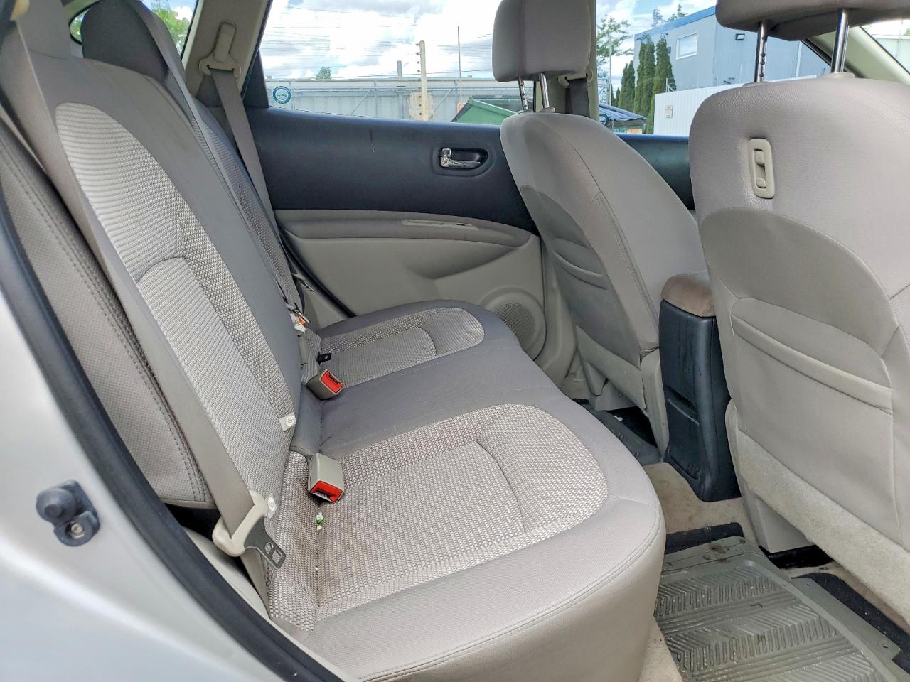 2011 Nissan Rogue S Silver vin: JN8AS5MV1BW300071