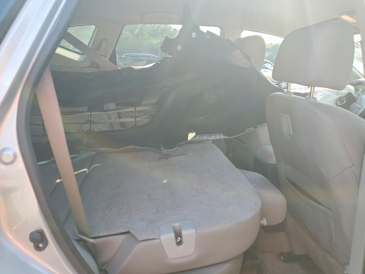 2013 Nissan Rogue S Silver vin: JN8AS5MV1DW103226