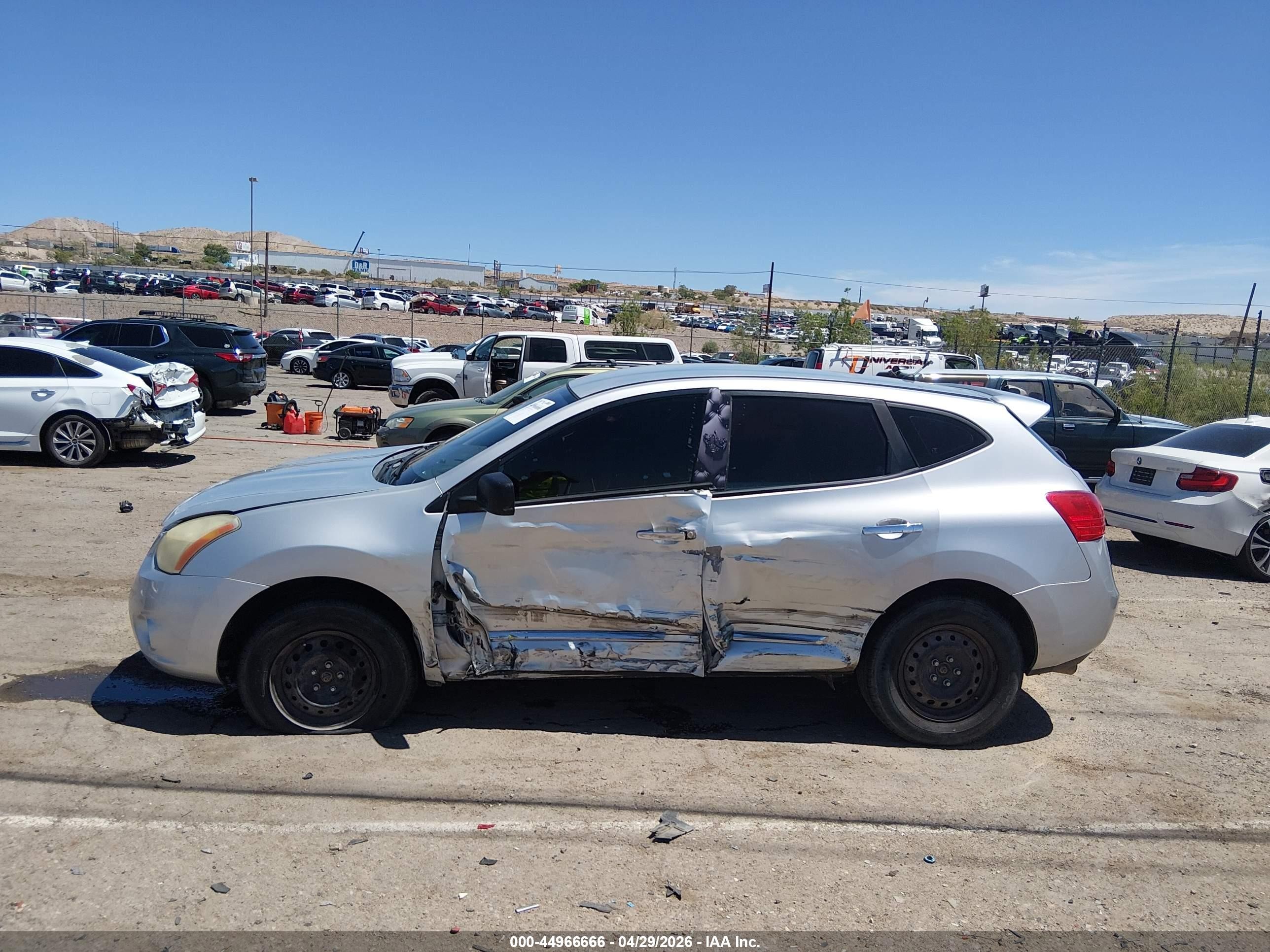 2013 Nissan Rogue S Silver vin: JN8AS5MV1DW135724