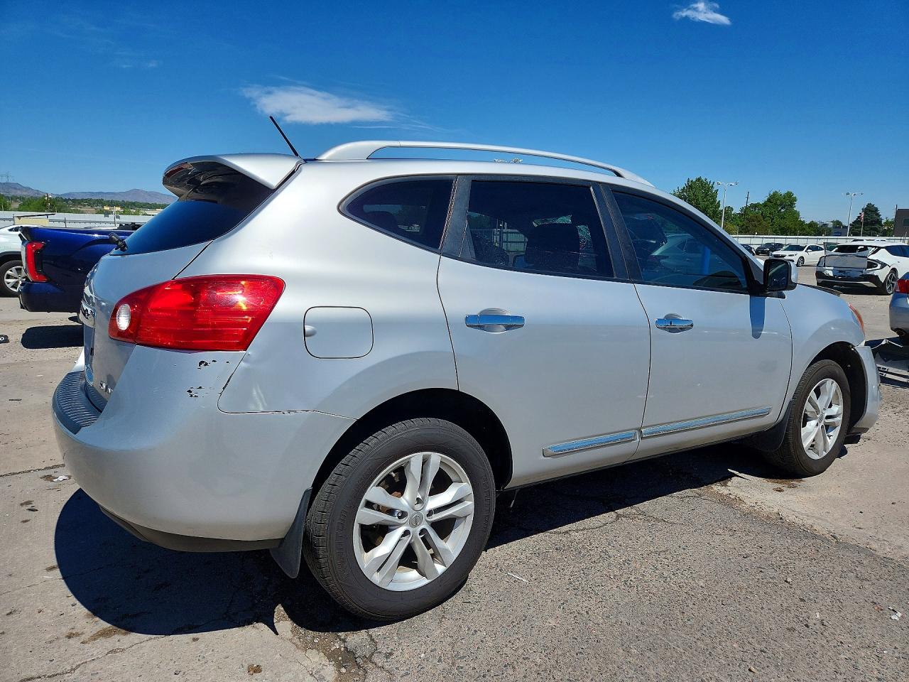 2013 Nissan Rogue S Серебряный vin: JN8AS5MV1DW138607