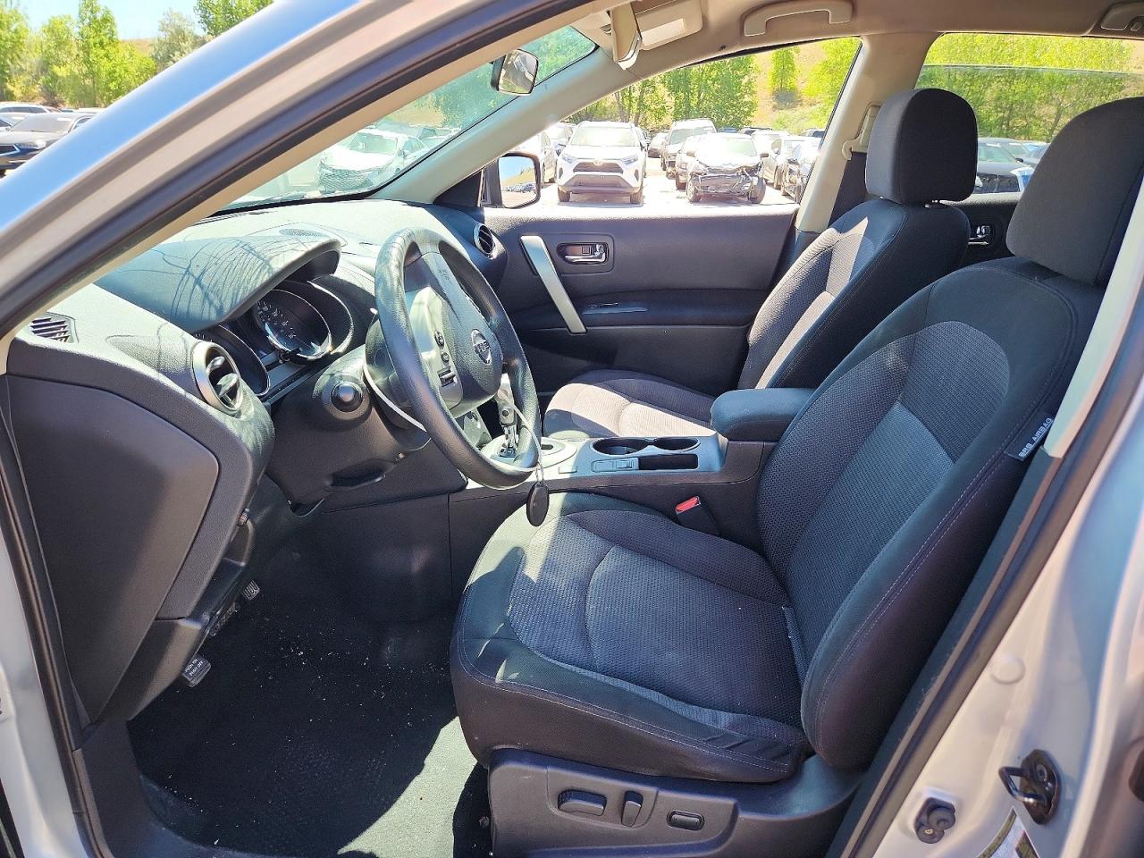 2013 Nissan Rogue S Серебряный vin: JN8AS5MV1DW138607