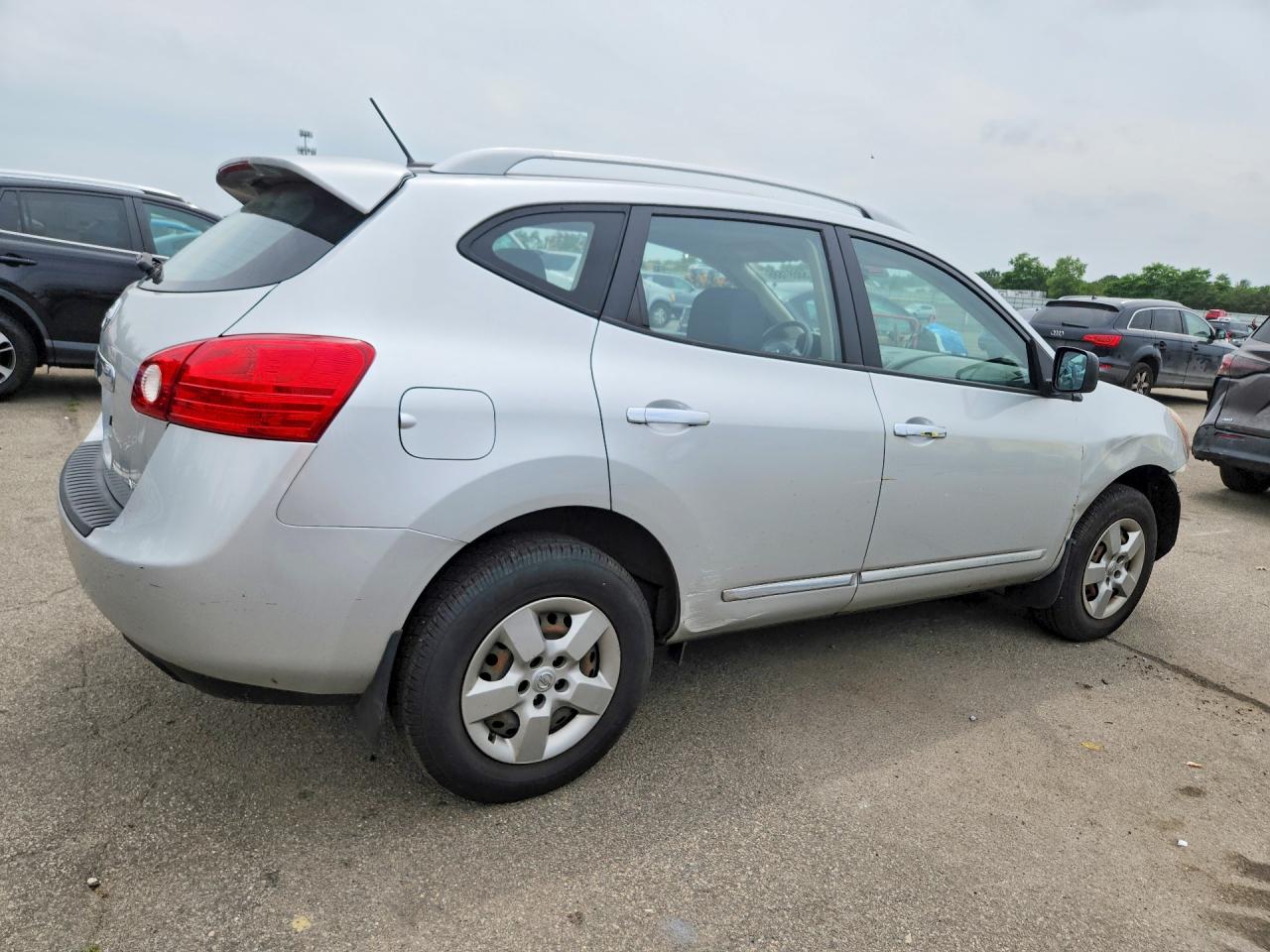 2014 Nissan Rogue Select S Silver vin: JN8AS5MV1EW715475