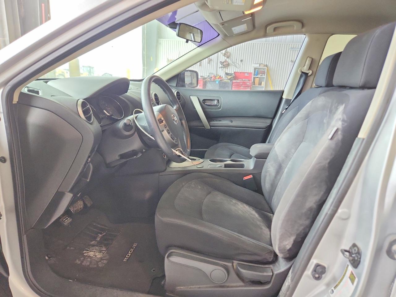 2015 Nissan Rogue Select S Silver vin: JN8AS5MV1FW753743