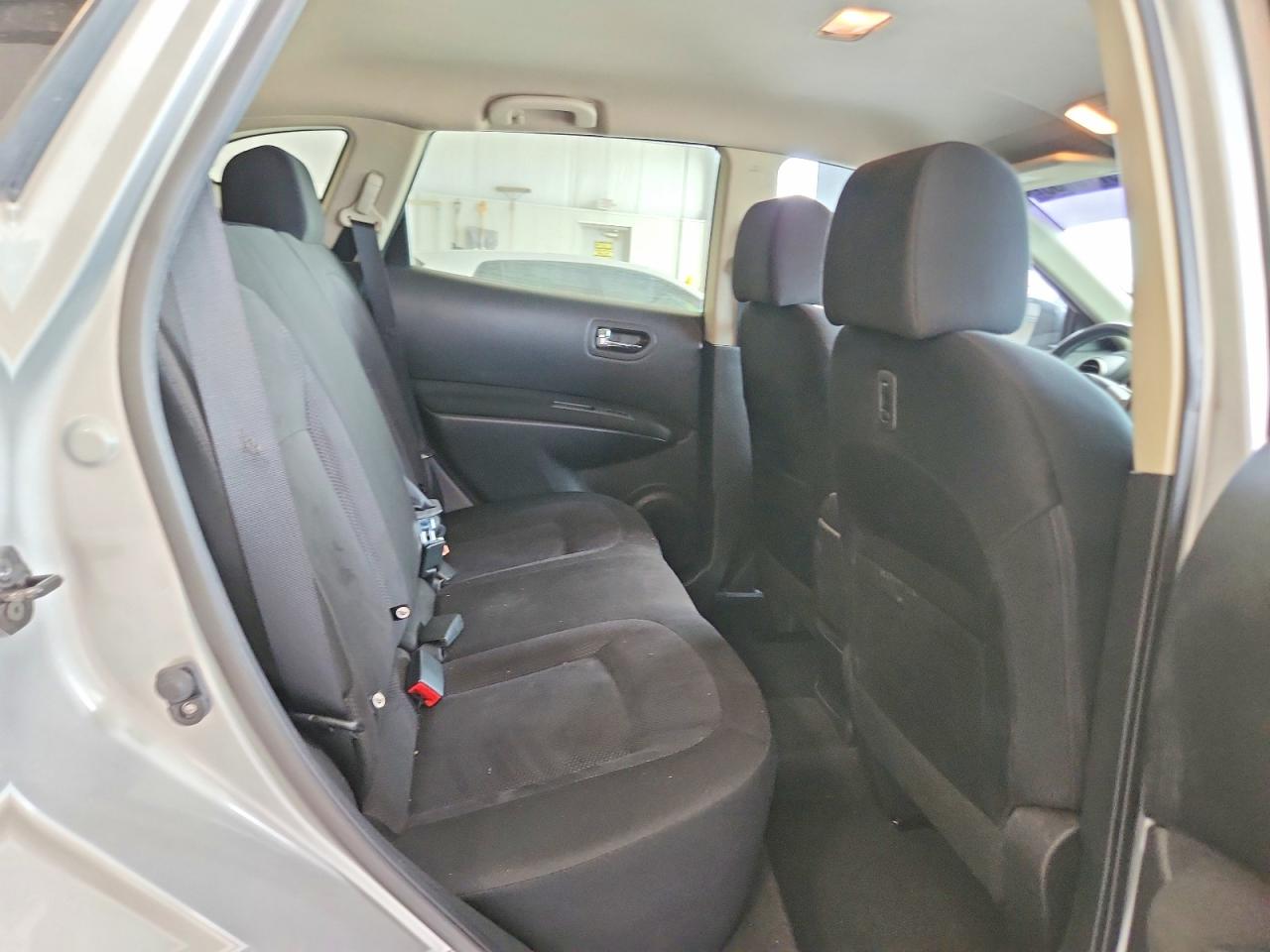 2015 Nissan Rogue Select S Silver vin: JN8AS5MV1FW753743