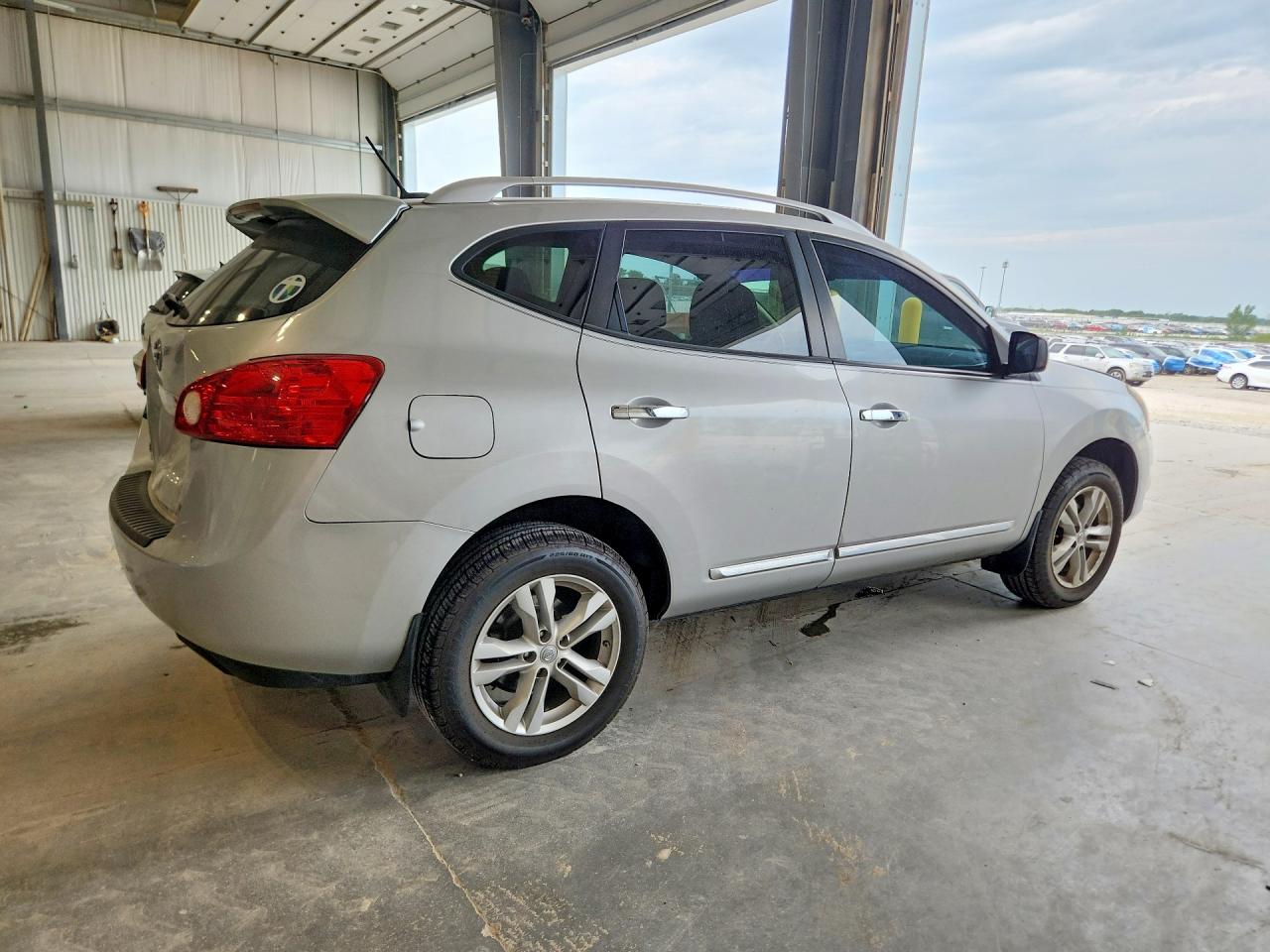 2015 Nissan Rogue Select S Silver vin: JN8AS5MV1FW753743