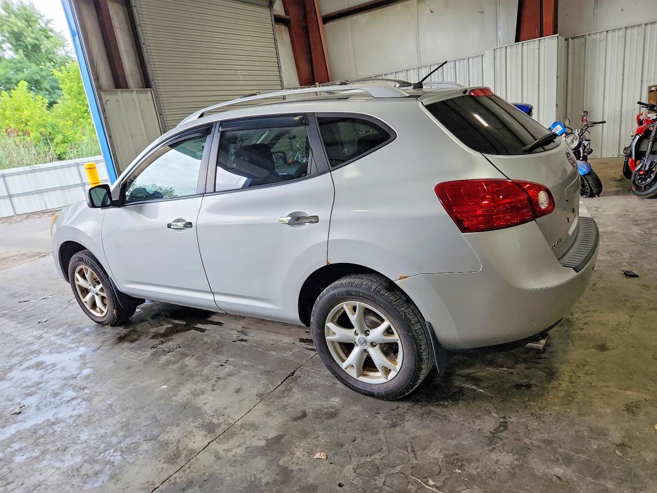 2010 Nissan Rogue S Silver vin: JN8AS5MV2AW129572