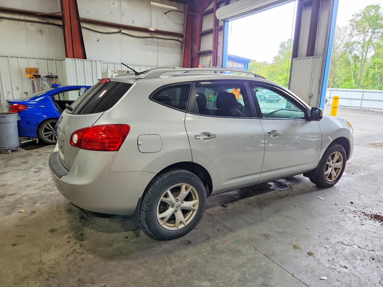 2010 Nissan Rogue S Silver vin: JN8AS5MV2AW129572