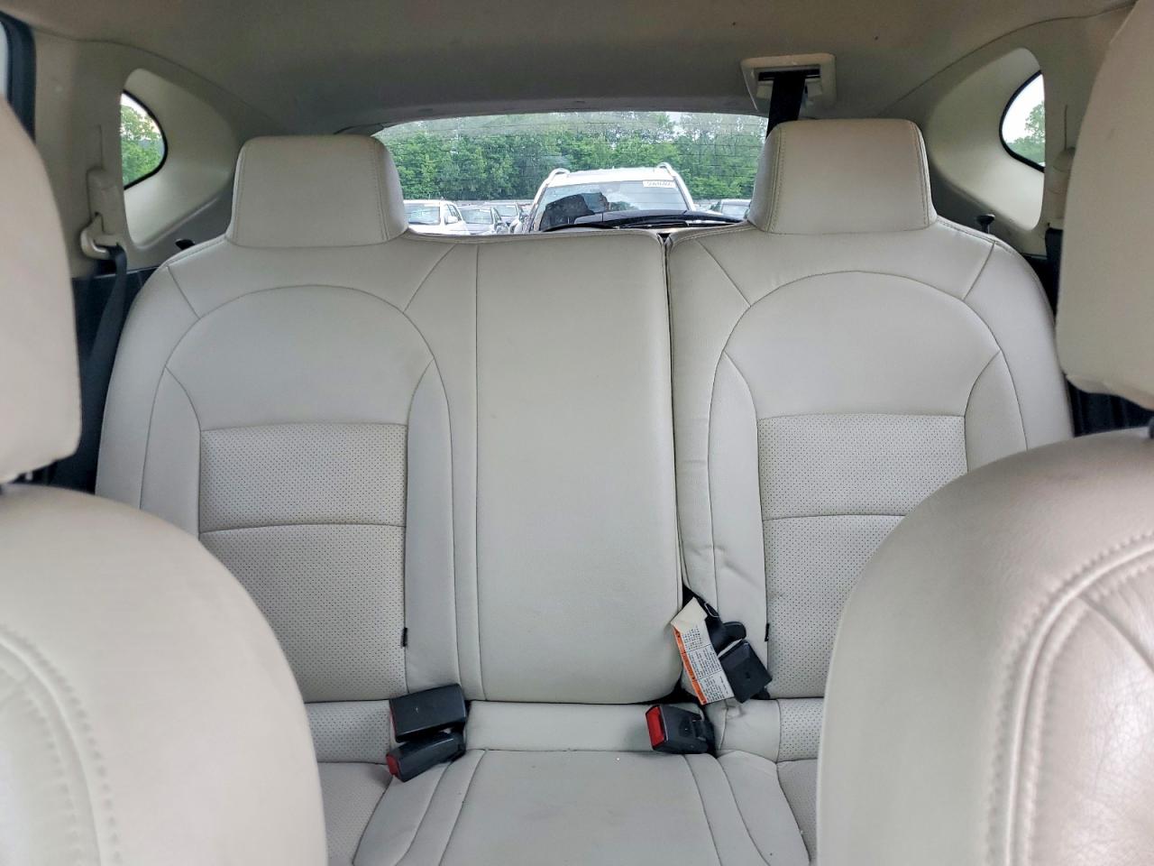 2011 Nissan Rogue S/sv/krom Белый vin: JN8AS5MV2BW259238