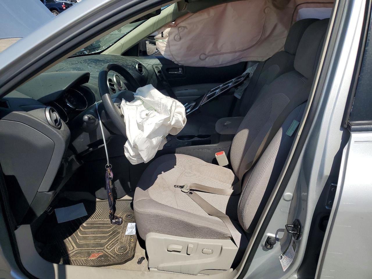 2013 Nissan Rogue S Серебряный vin: JN8AS5MV2DW125395
