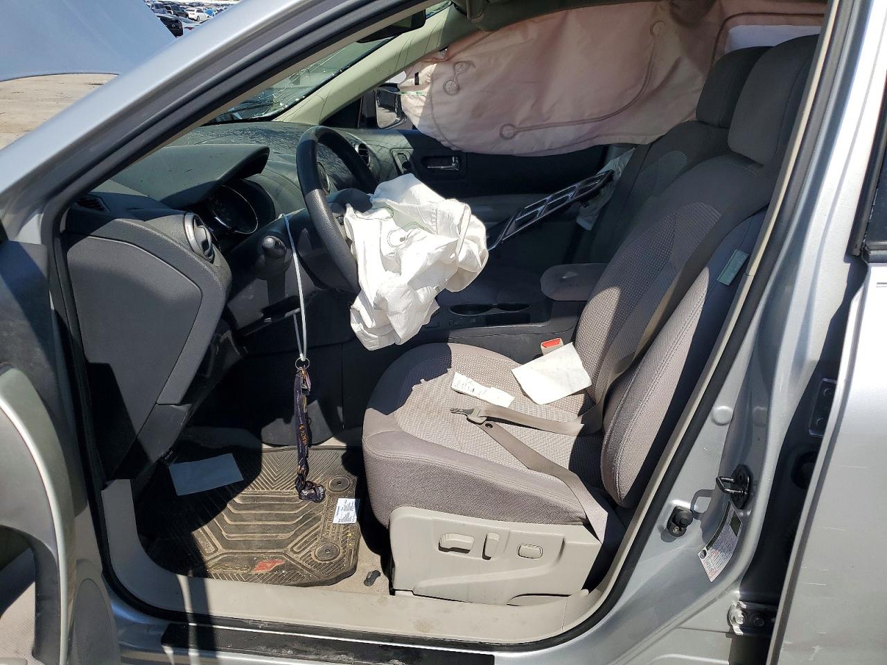 2013 Nissan Rogue S Серебряный vin: JN8AS5MV2DW125395