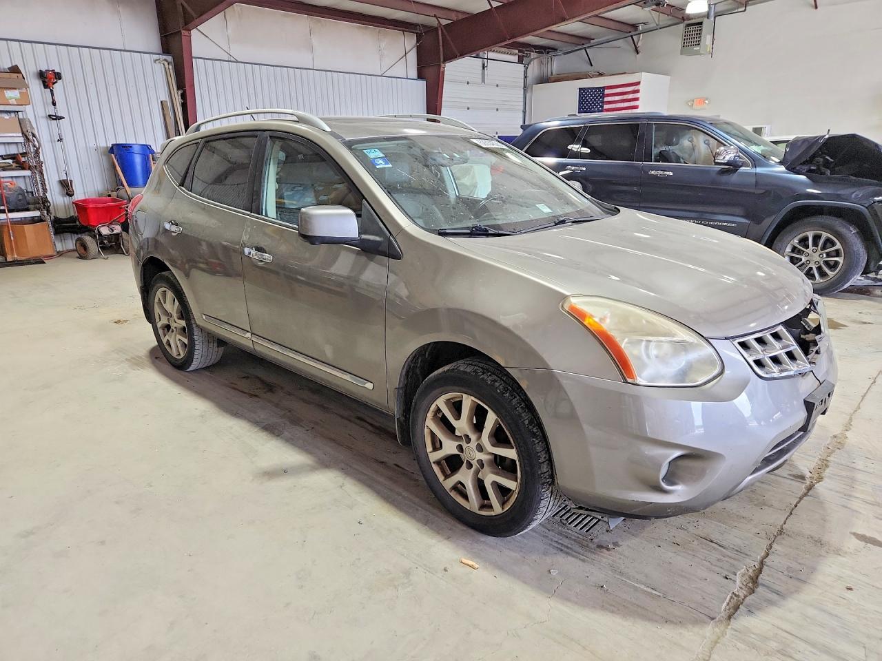 2013 Nissan Rogue S Желто-коричневый vin: JN8AS5MV2DW626237