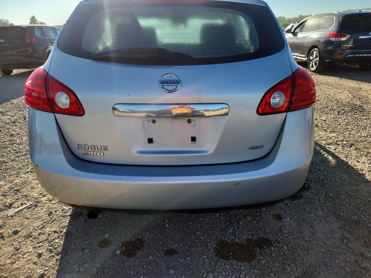 2014 Nissan Rogue Select S Silver vin: JN8AS5MV2EW702573