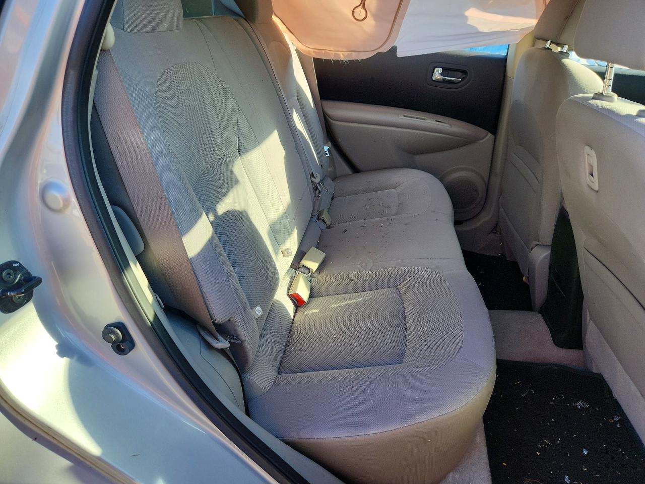 2014 Nissan Rogue Select S Silver vin: JN8AS5MV2EW702573