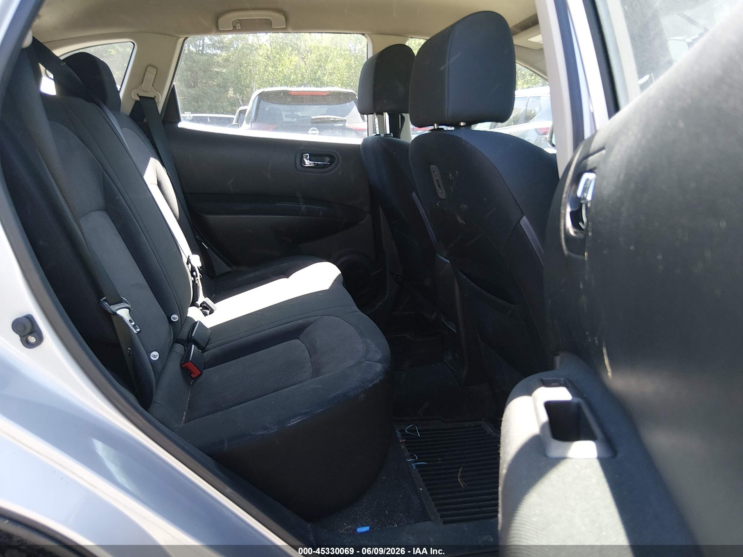 2014 Nissan Rogue Select S Silver vin: JN8AS5MV2EW717199