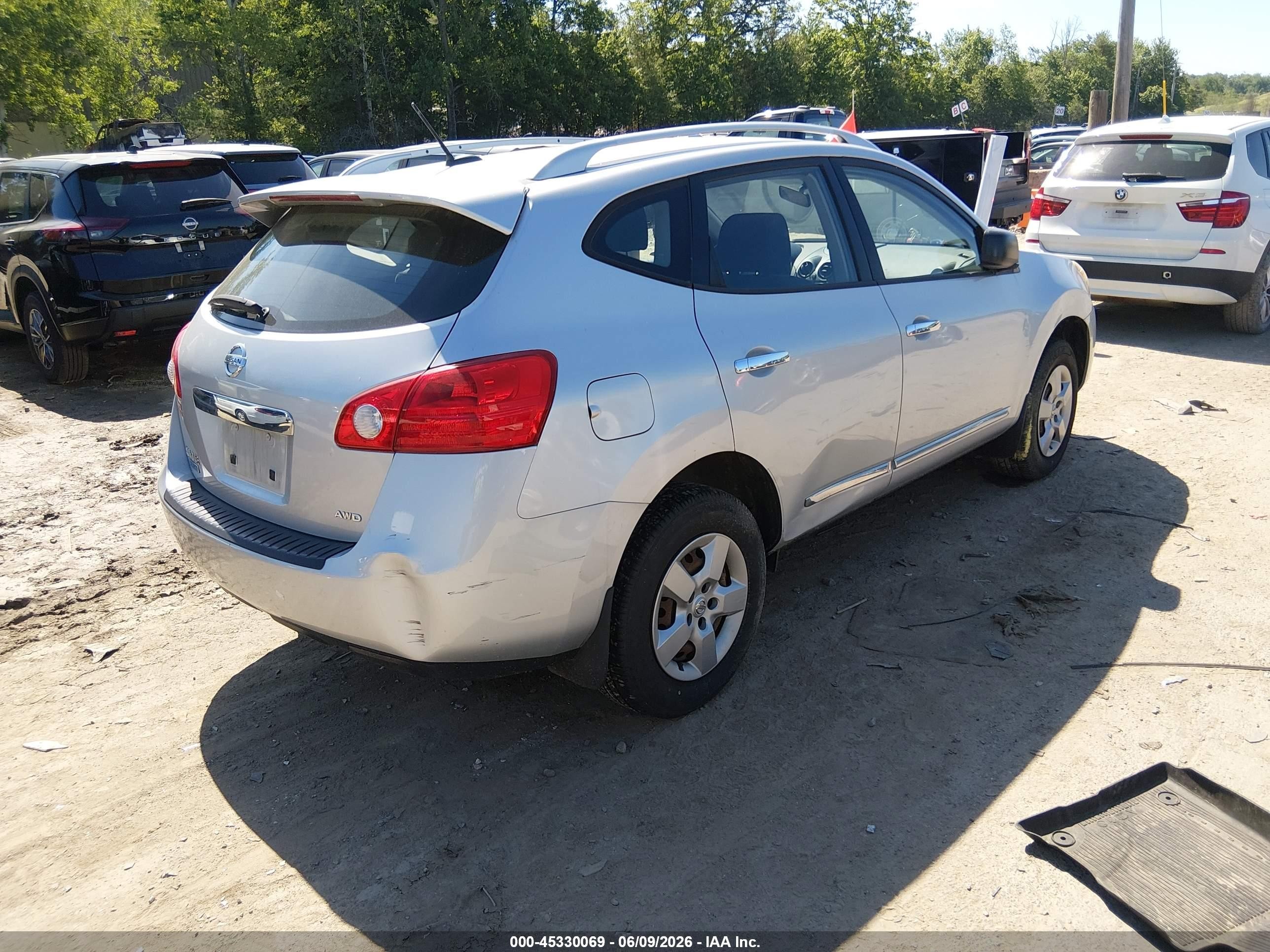 2014 Nissan Rogue Select S Silver vin: JN8AS5MV2EW717199