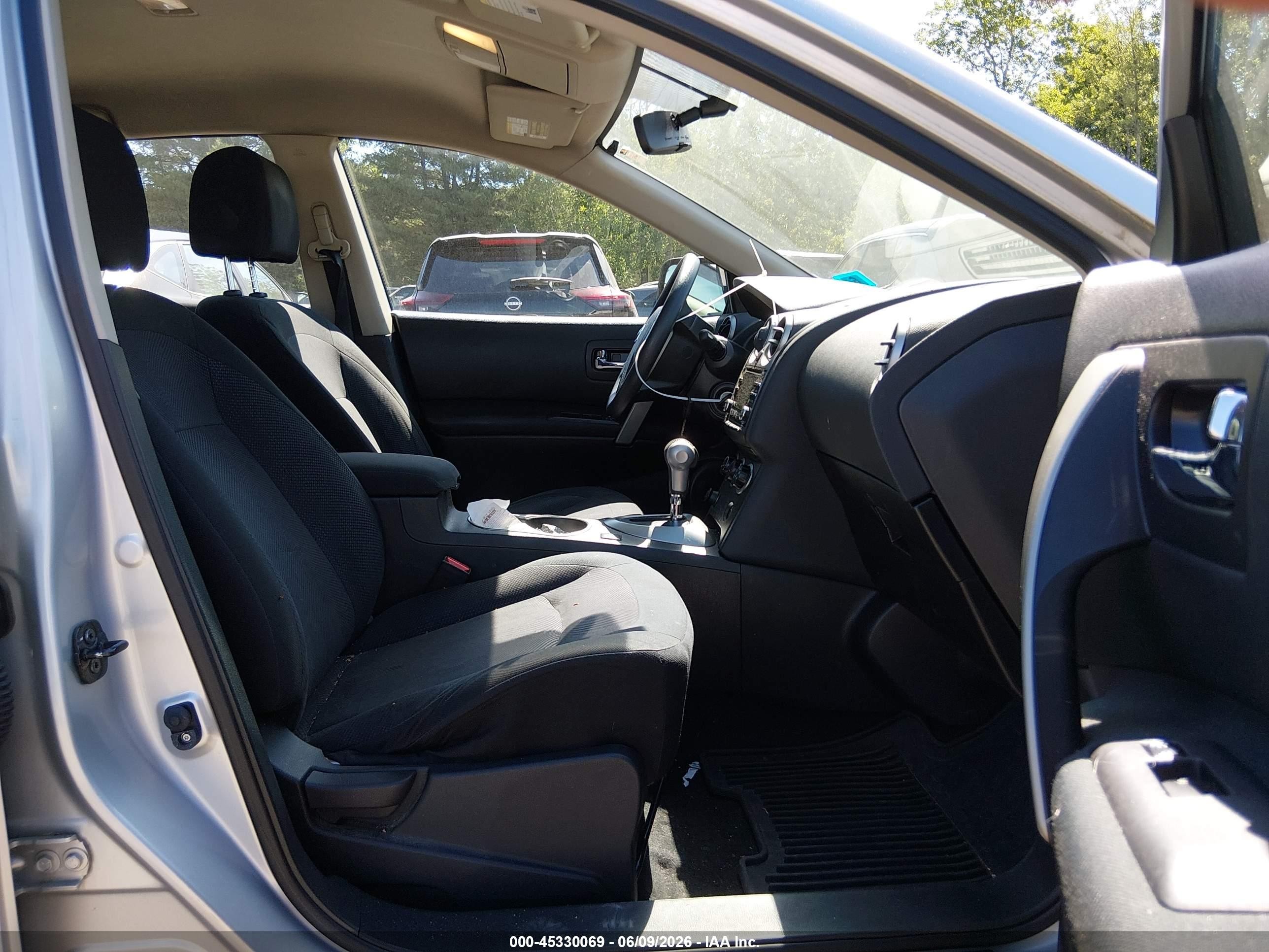 2014 Nissan Rogue Select S Silver vin: JN8AS5MV2EW717199