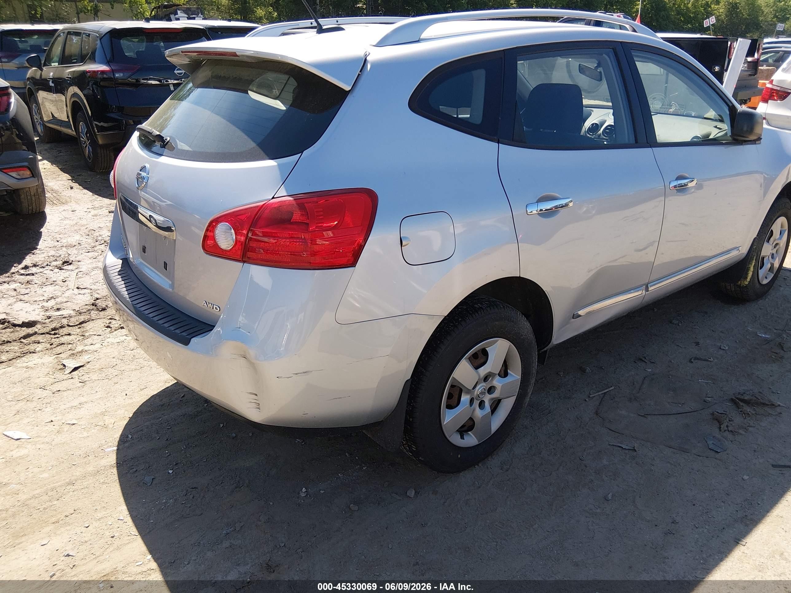 2014 Nissan Rogue Select S Silver vin: JN8AS5MV2EW717199