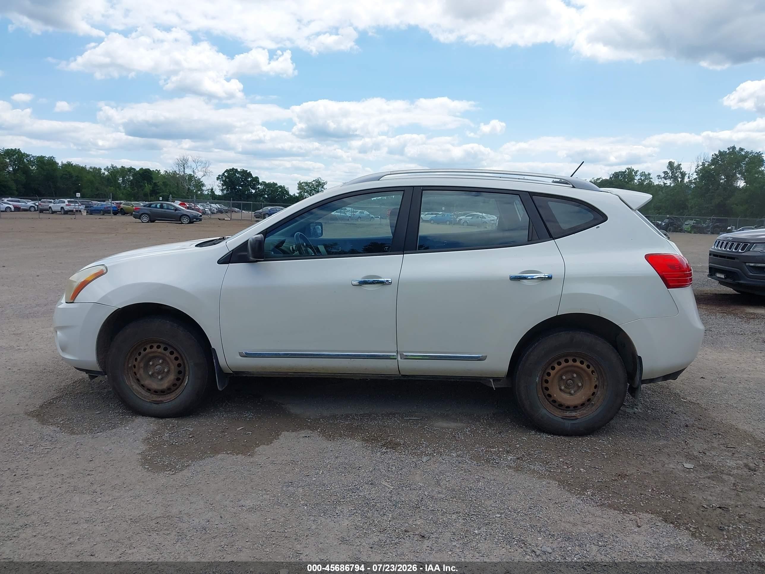 2014 Nissan Rogue Select S Белый vin: JN8AS5MV2EW721186