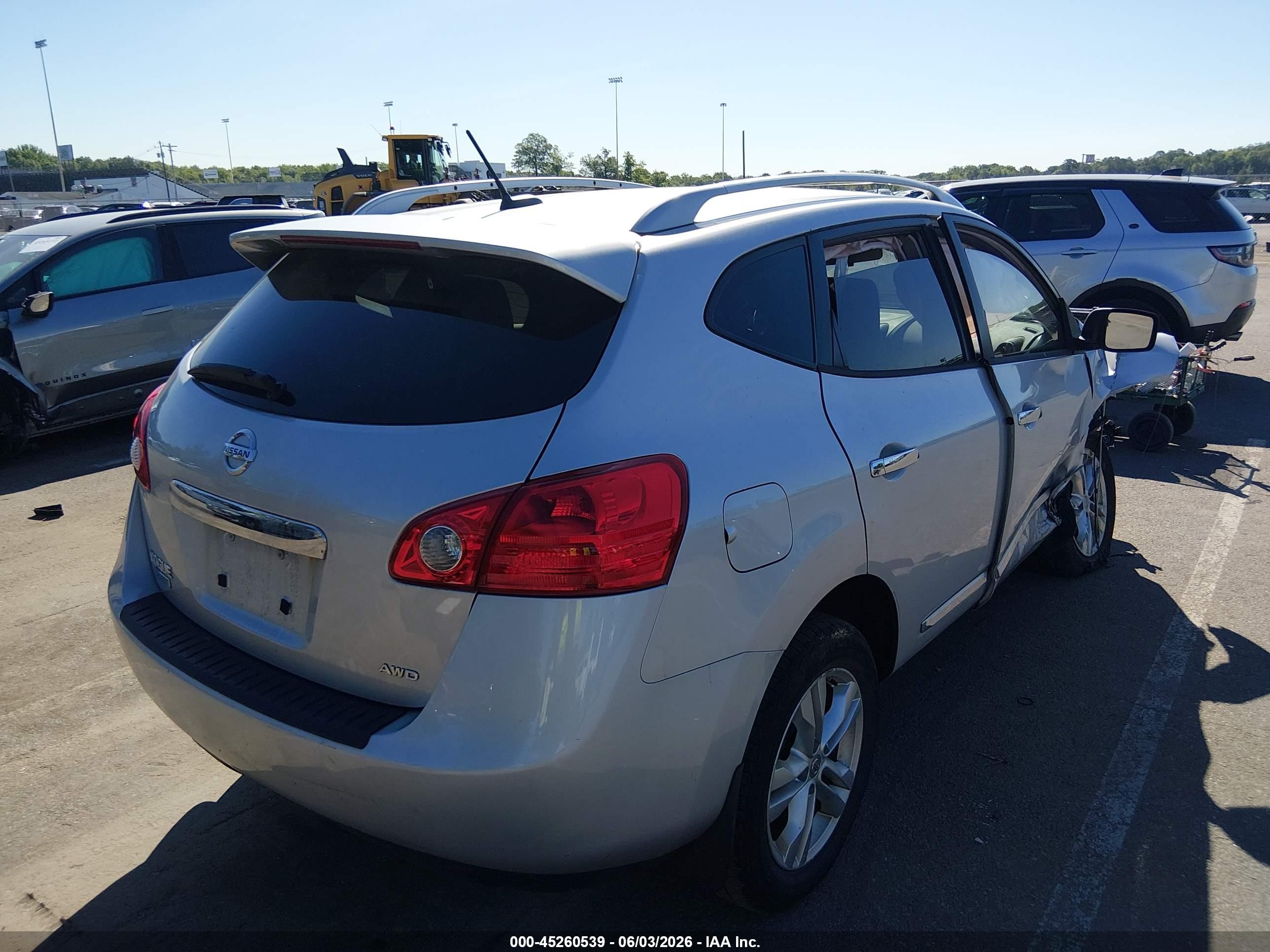 2015 Nissan Rogue Select S Silver vin: JN8AS5MV2FW756795