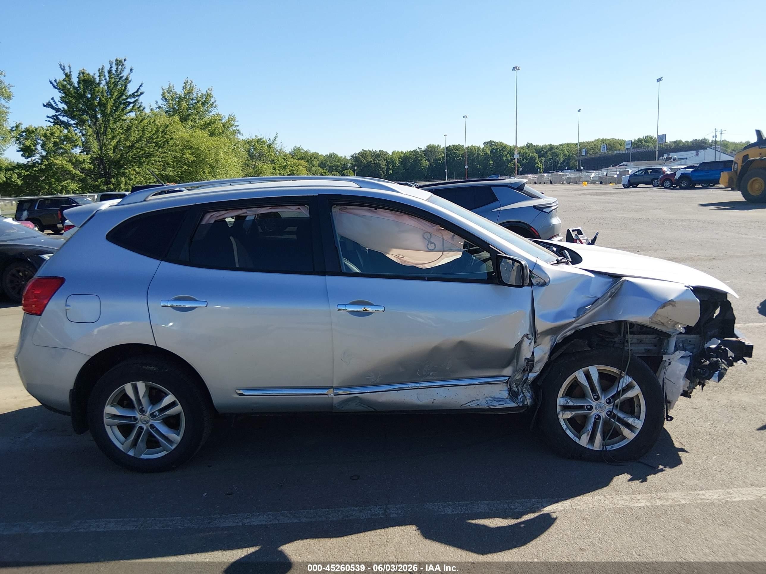 2015 Nissan Rogue Select S Silver vin: JN8AS5MV2FW756795