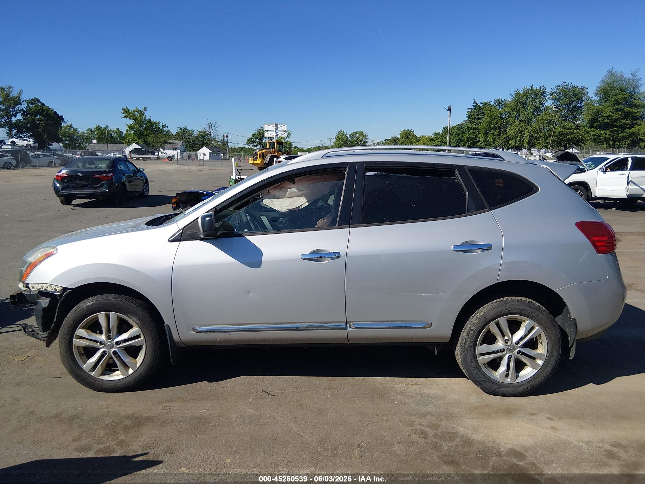 2015 Nissan Rogue Select S Silver vin: JN8AS5MV2FW756795