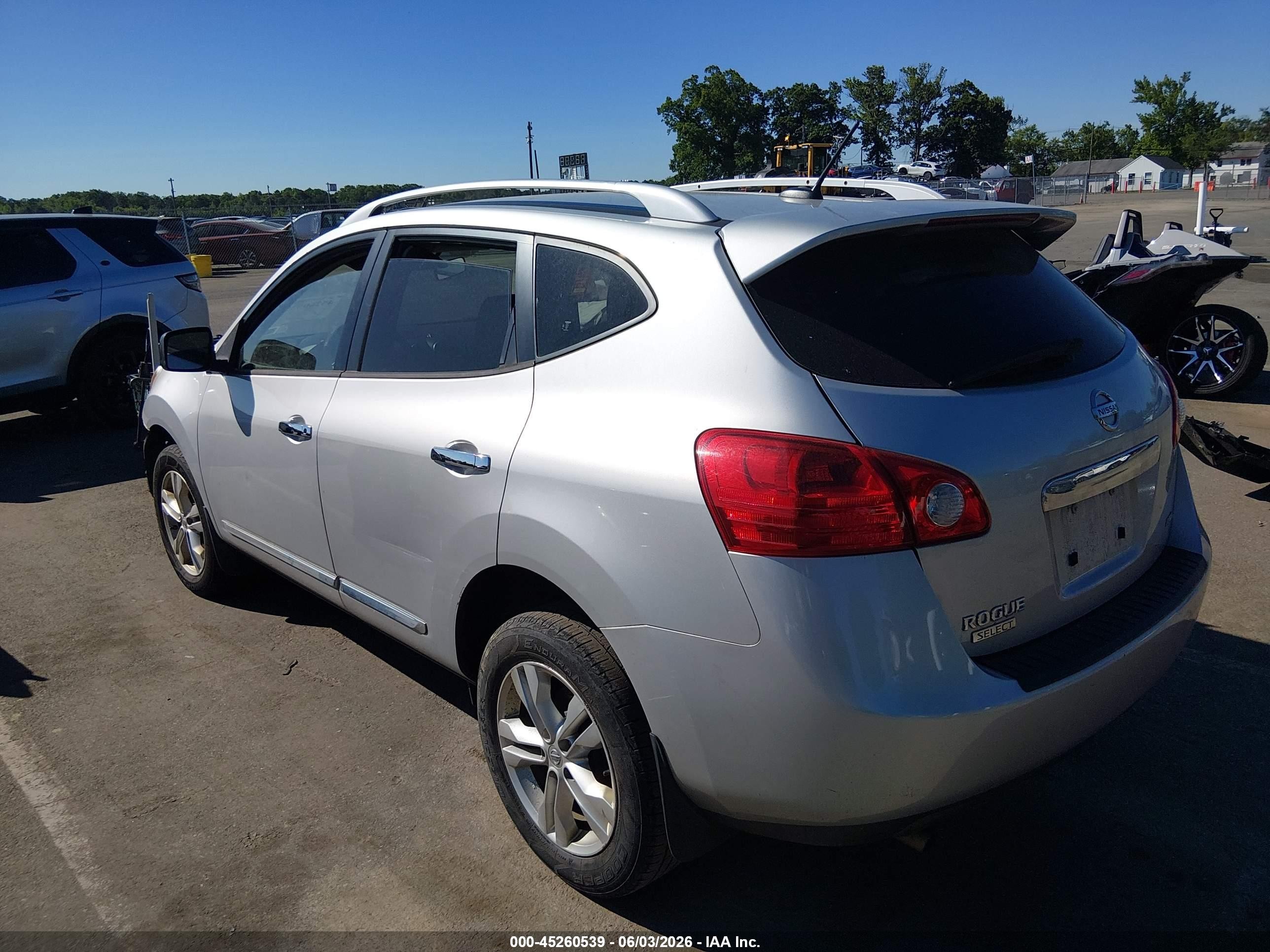 2015 Nissan Rogue Select S Silver vin: JN8AS5MV2FW756795