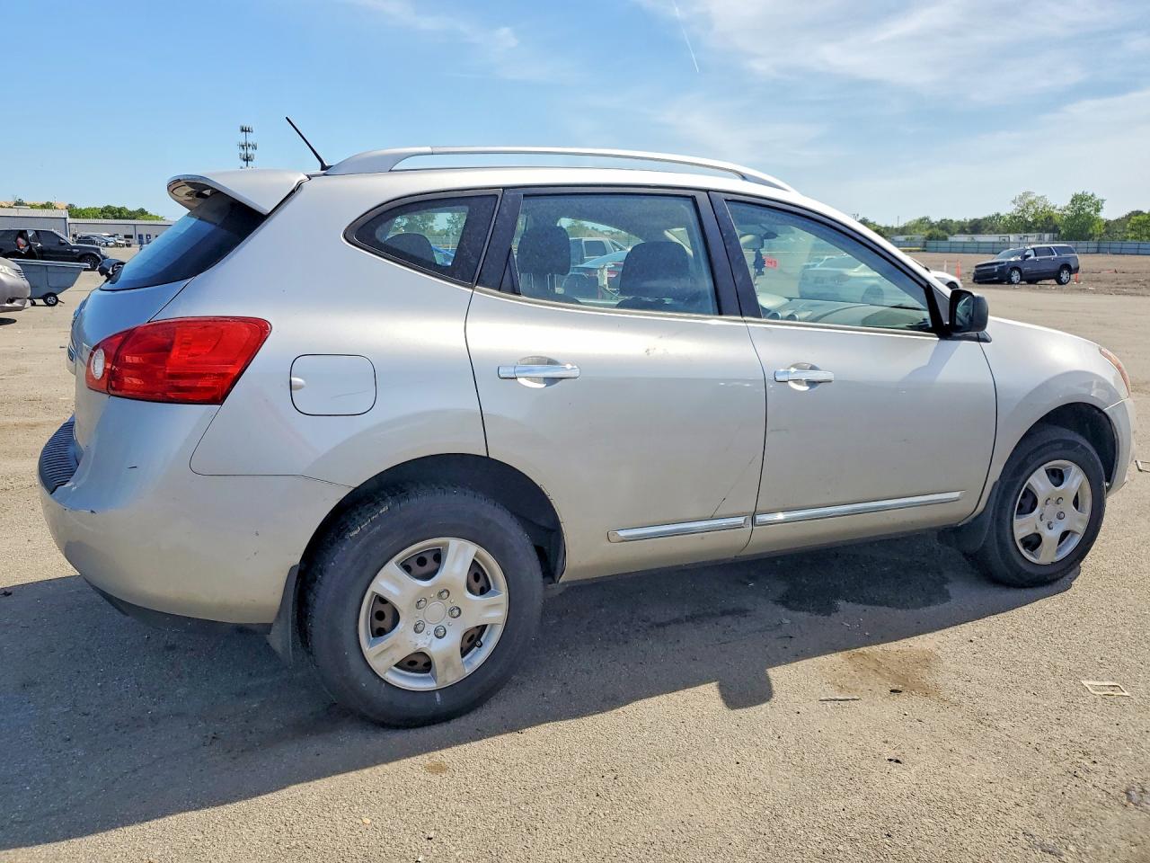 2015 Nissan Rogue Select S Silver vin: JN8AS5MV2FW757199