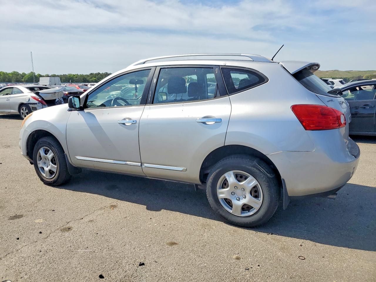 2015 Nissan Rogue Select S Silver vin: JN8AS5MV2FW757199