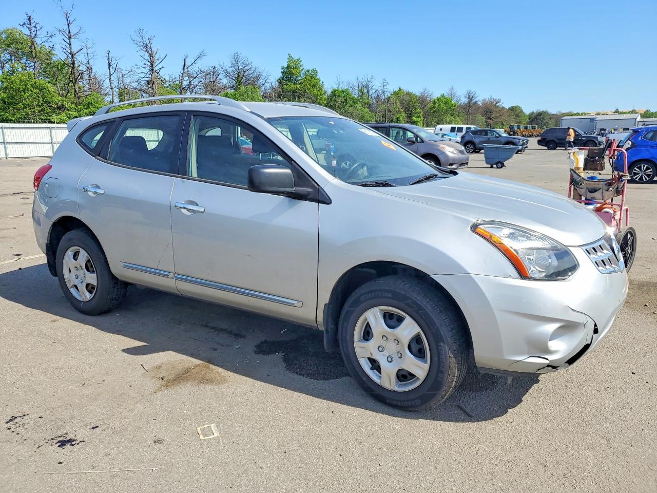2015 Nissan Rogue Select S Silver vin: JN8AS5MV2FW757199