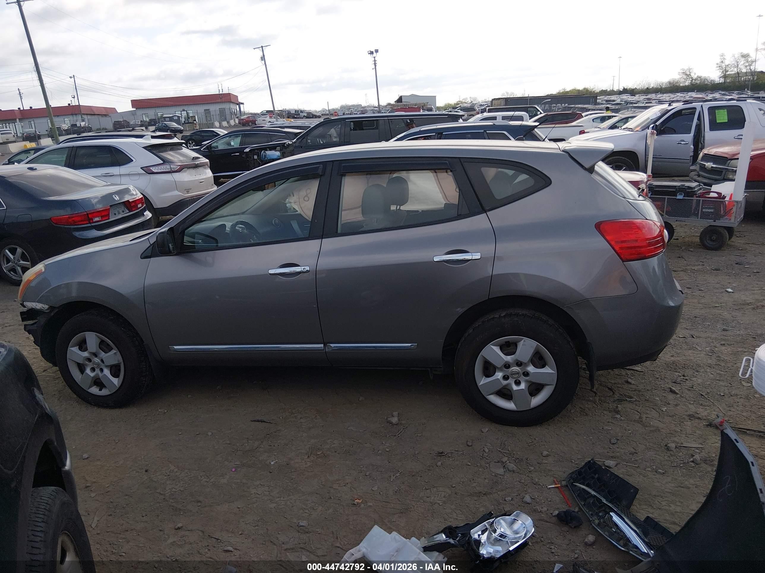 2011 Nissan Rogue S Silver vin: JN8AS5MV3BW303604