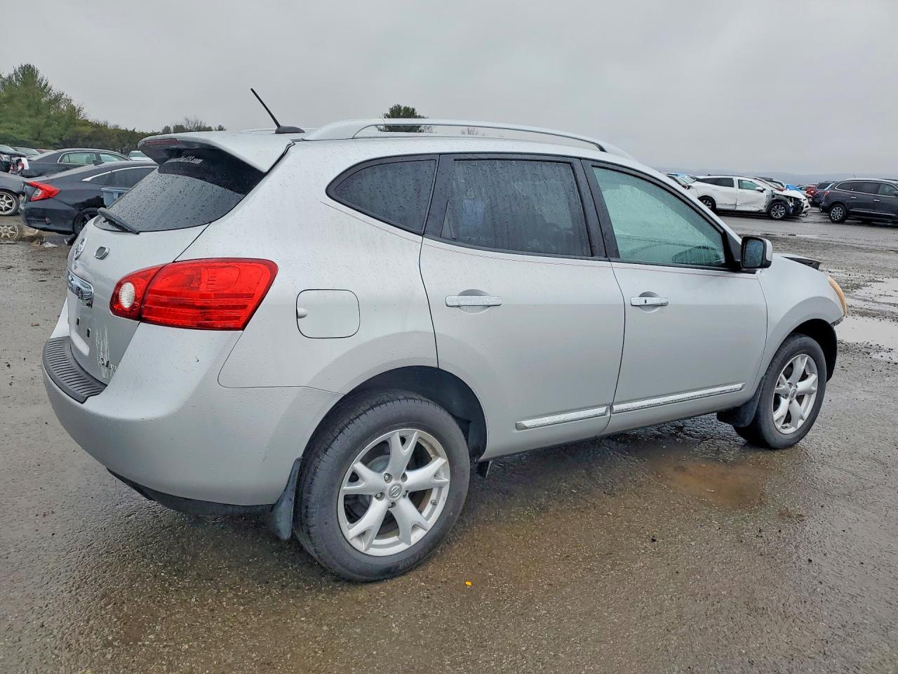 2011 Nissan Rogue S Silver vin: JN8AS5MV3BW686069