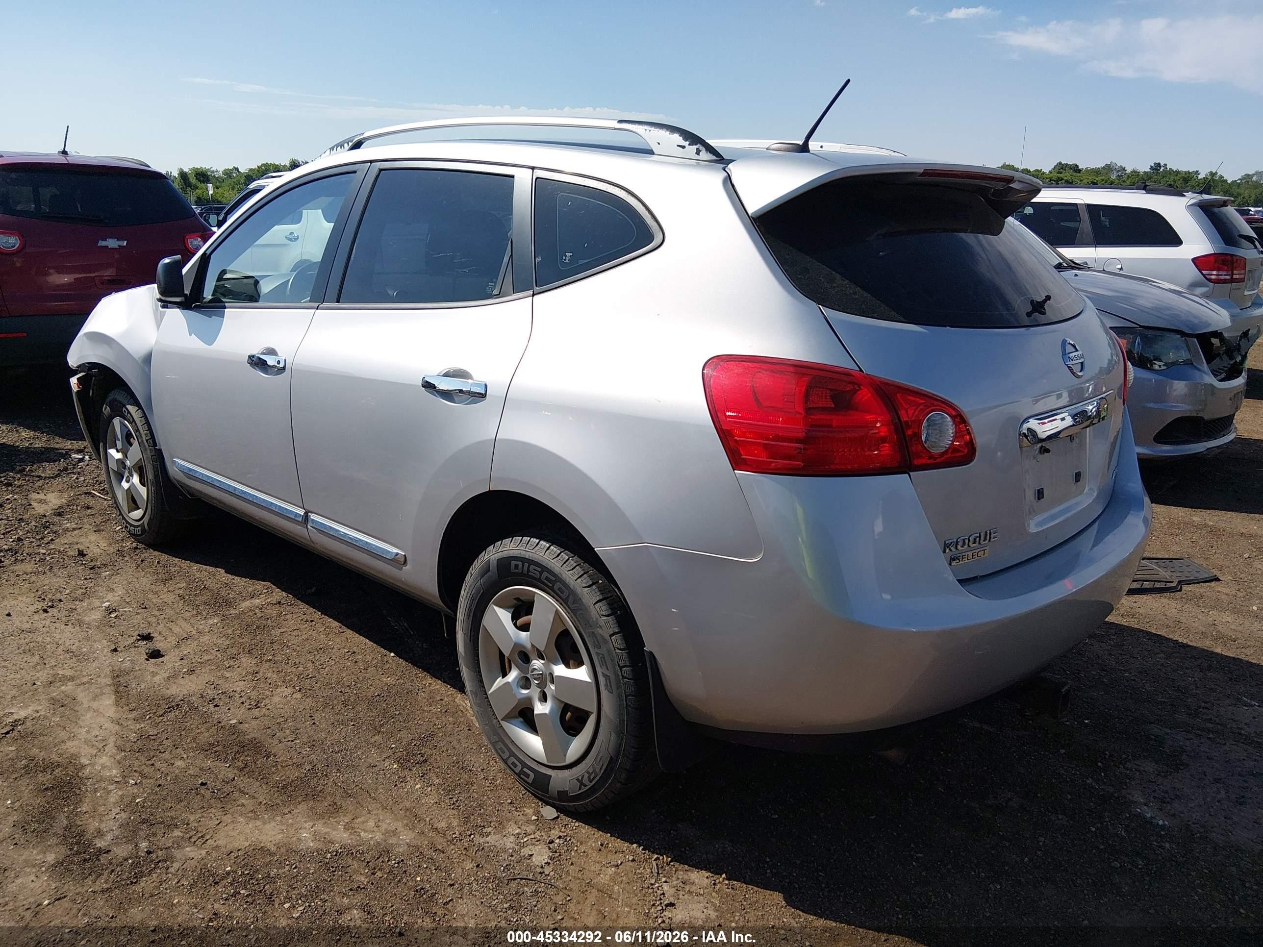 2014 Nissan Rogue Select S Серебряный vin: JN8AS5MV3EW203507
