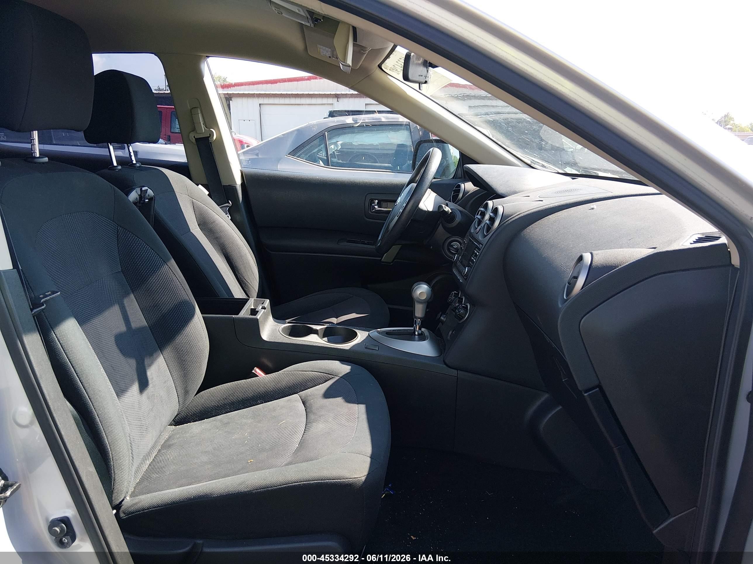 2014 Nissan Rogue Select S Серебряный vin: JN8AS5MV3EW203507